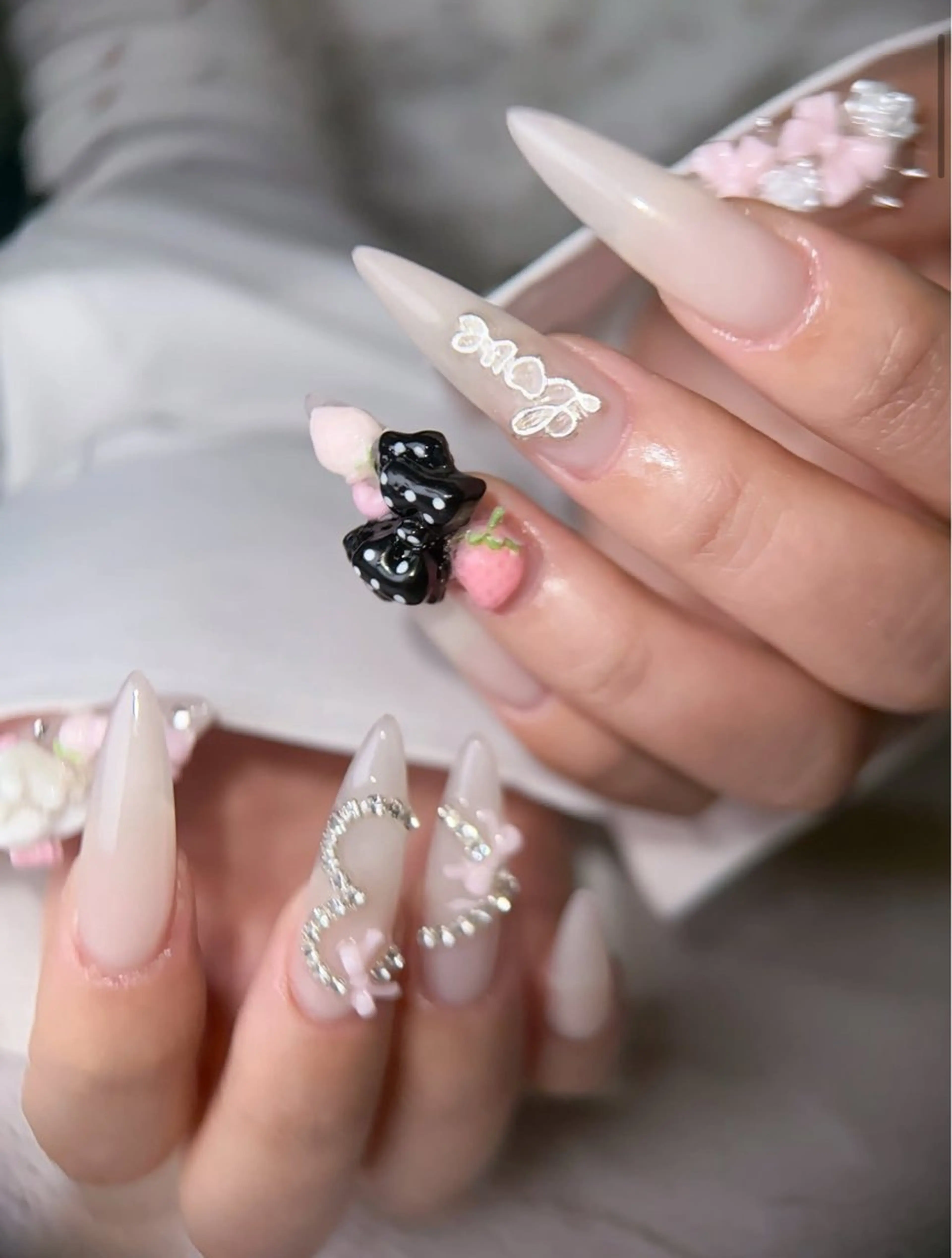 ネイル キラキラネイル マグネットネイル ミラーネイル ニュアンスネイル 春ネイル ハンドネイル Lyna 池袋のネイルデザイン