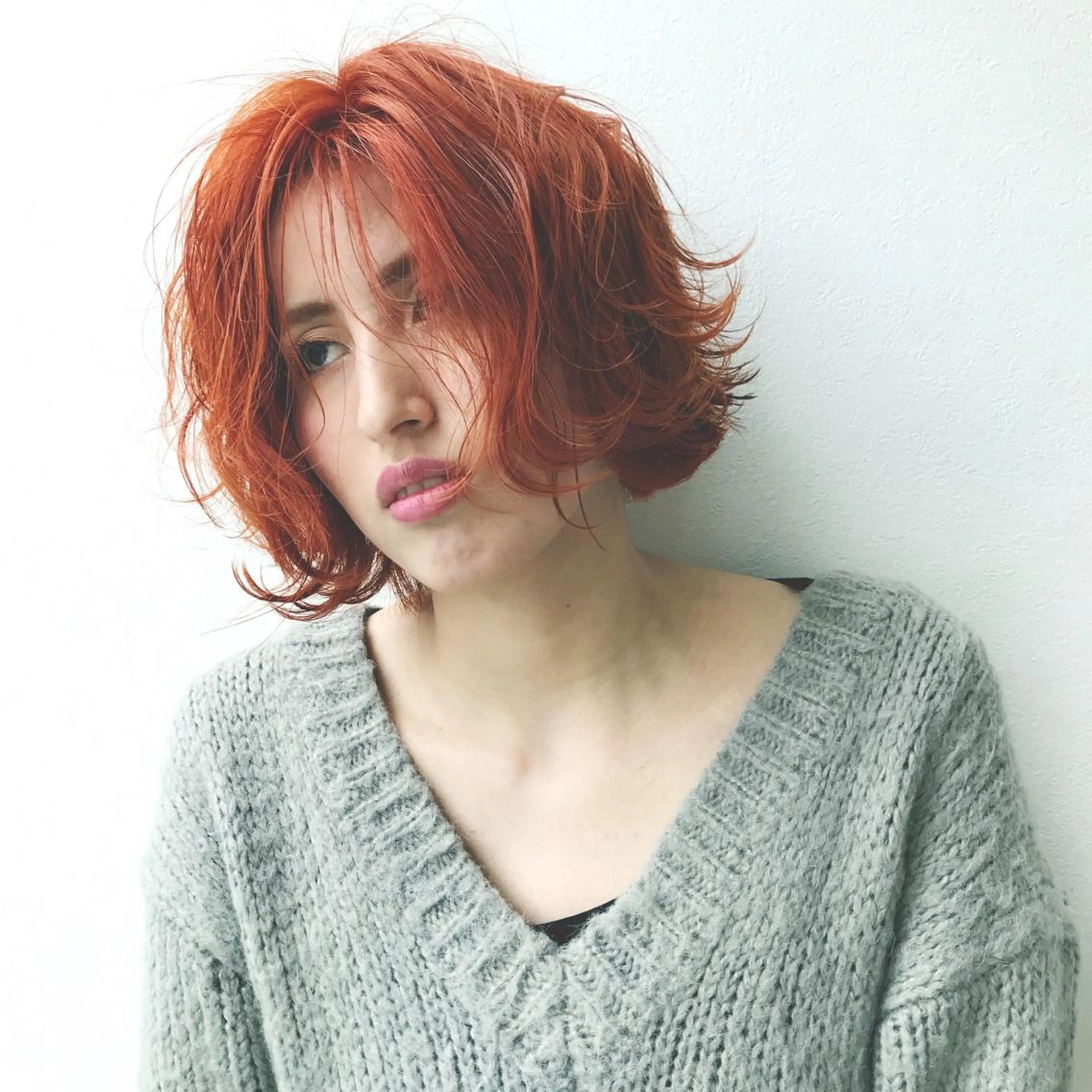 ショート カラー ブリーチ ケアブリーチ オレンジ AGU akariのヘアスタイル