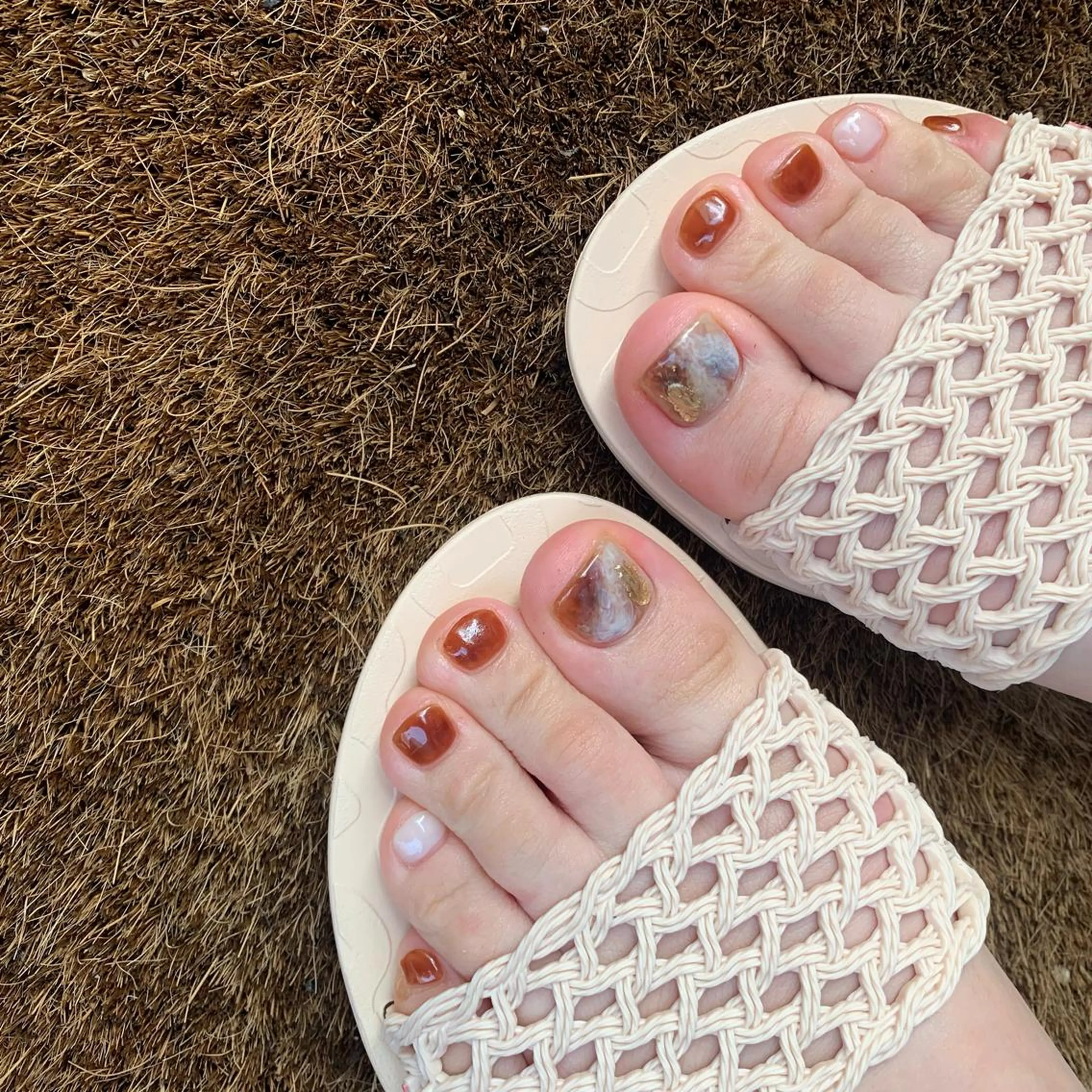 ネイル ブラウン ニュアンスネイル mana ☾のネイルデザイン