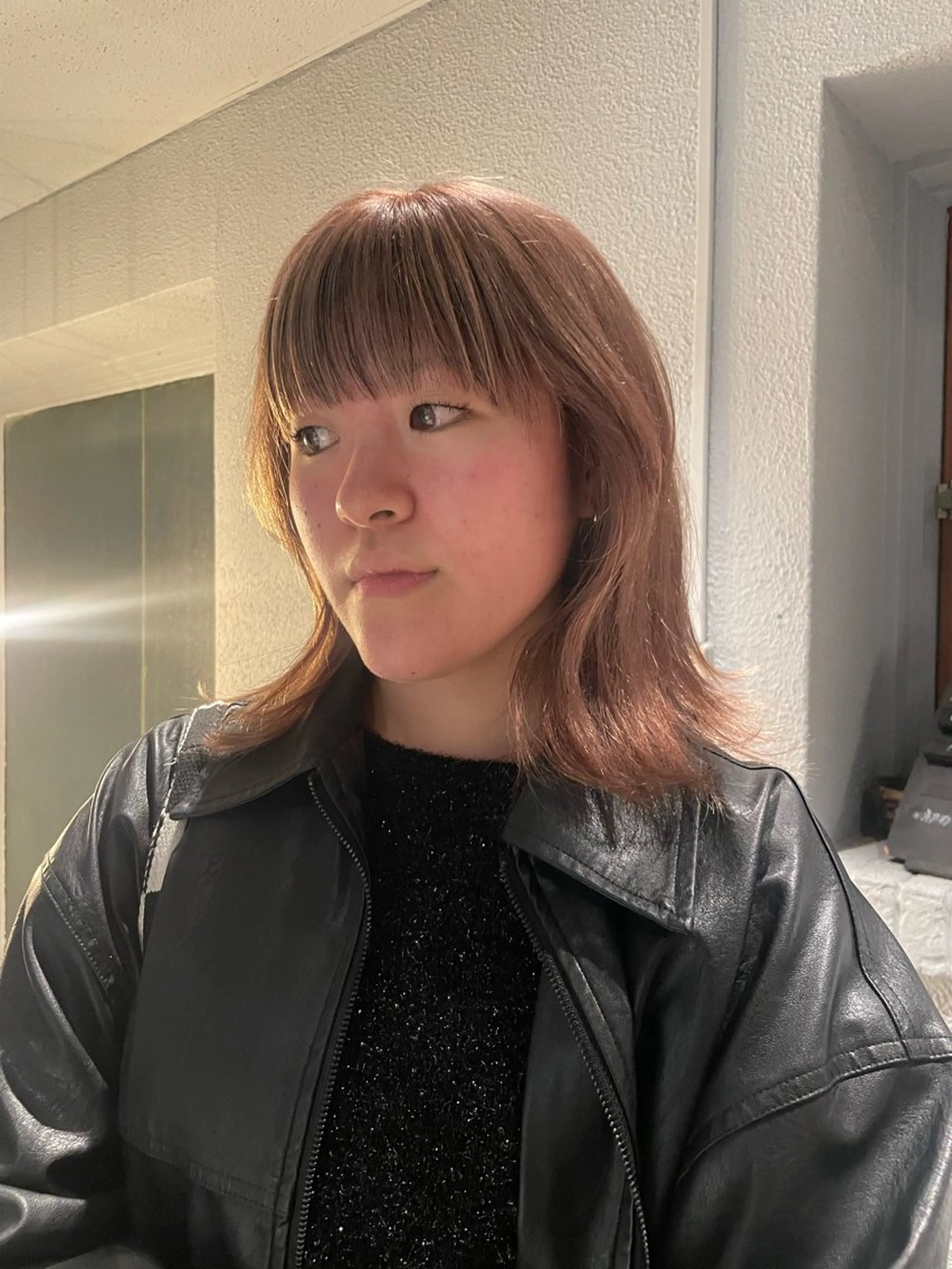 ミディアム カラー ベージュカラー ブリーチ ケアブリーチ デザインカラー ピンクカラー レイヤー×初 パーマ|hinakoのヘアスタイル