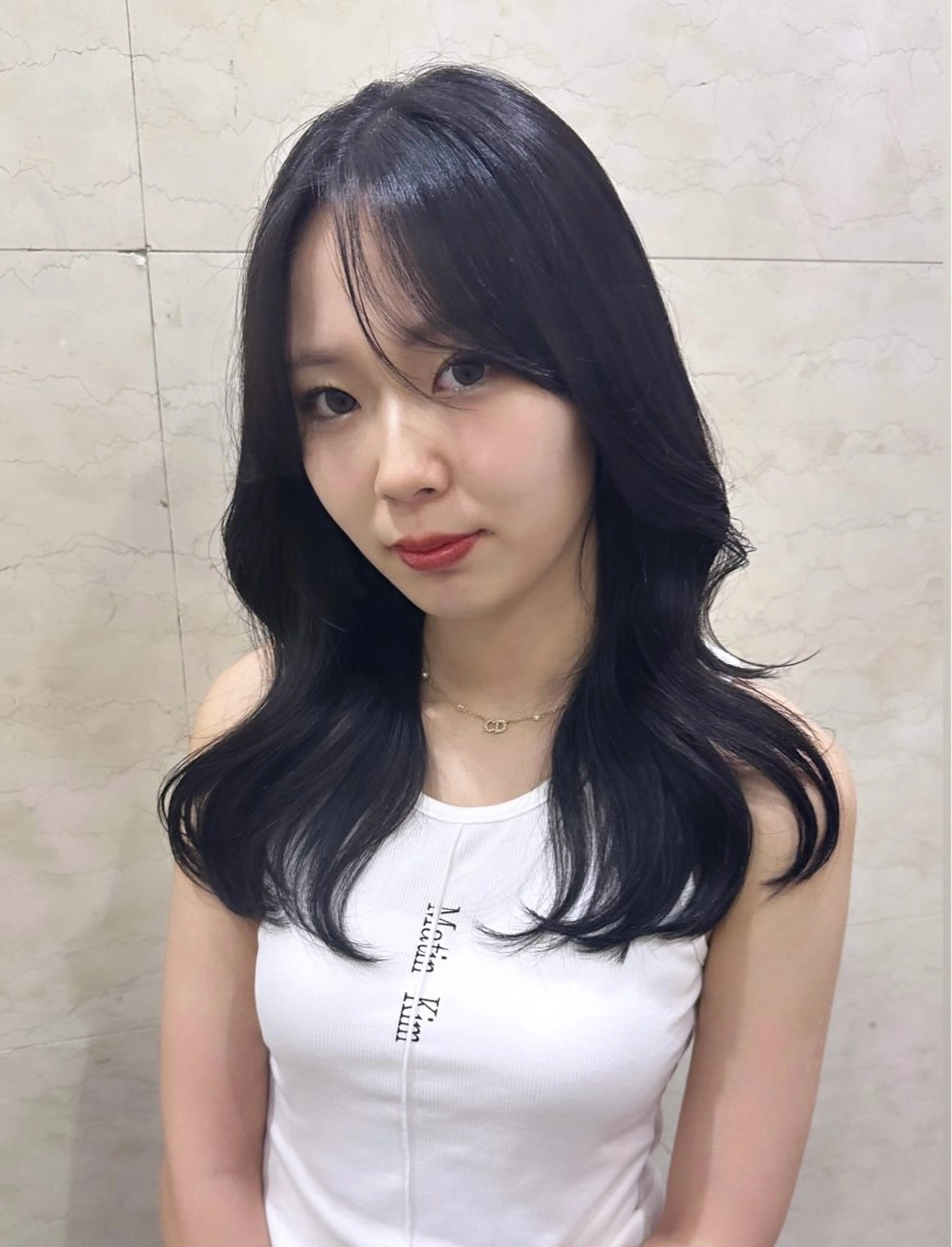 ミディアム くびれヘア レイヤーカット 'AXISガスビル/ Rioのヘアスタイル