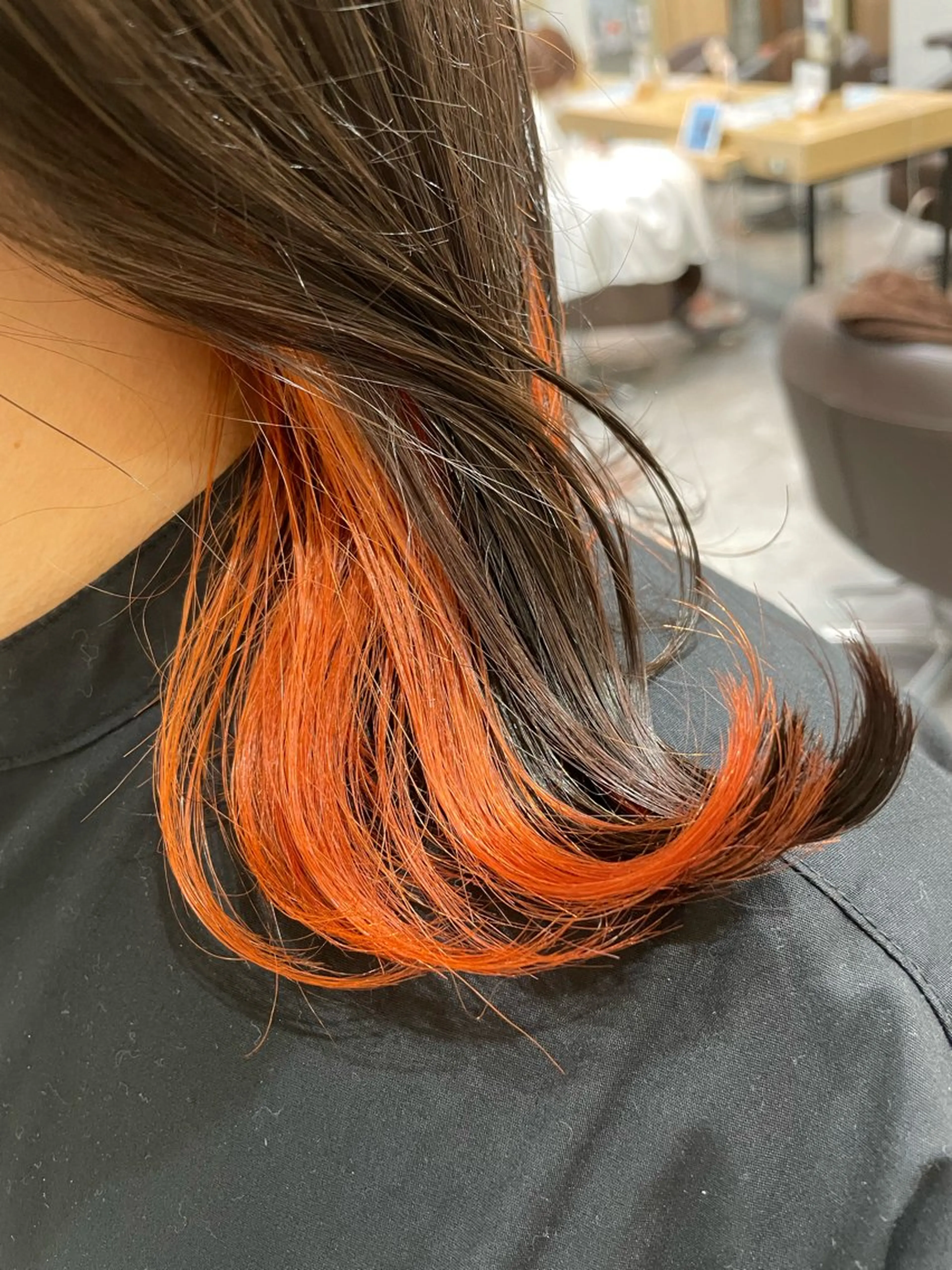 ミディアム カラー インナーカラー オレンジ カット ヘアカラー Amour なぐらのヘアスタイル