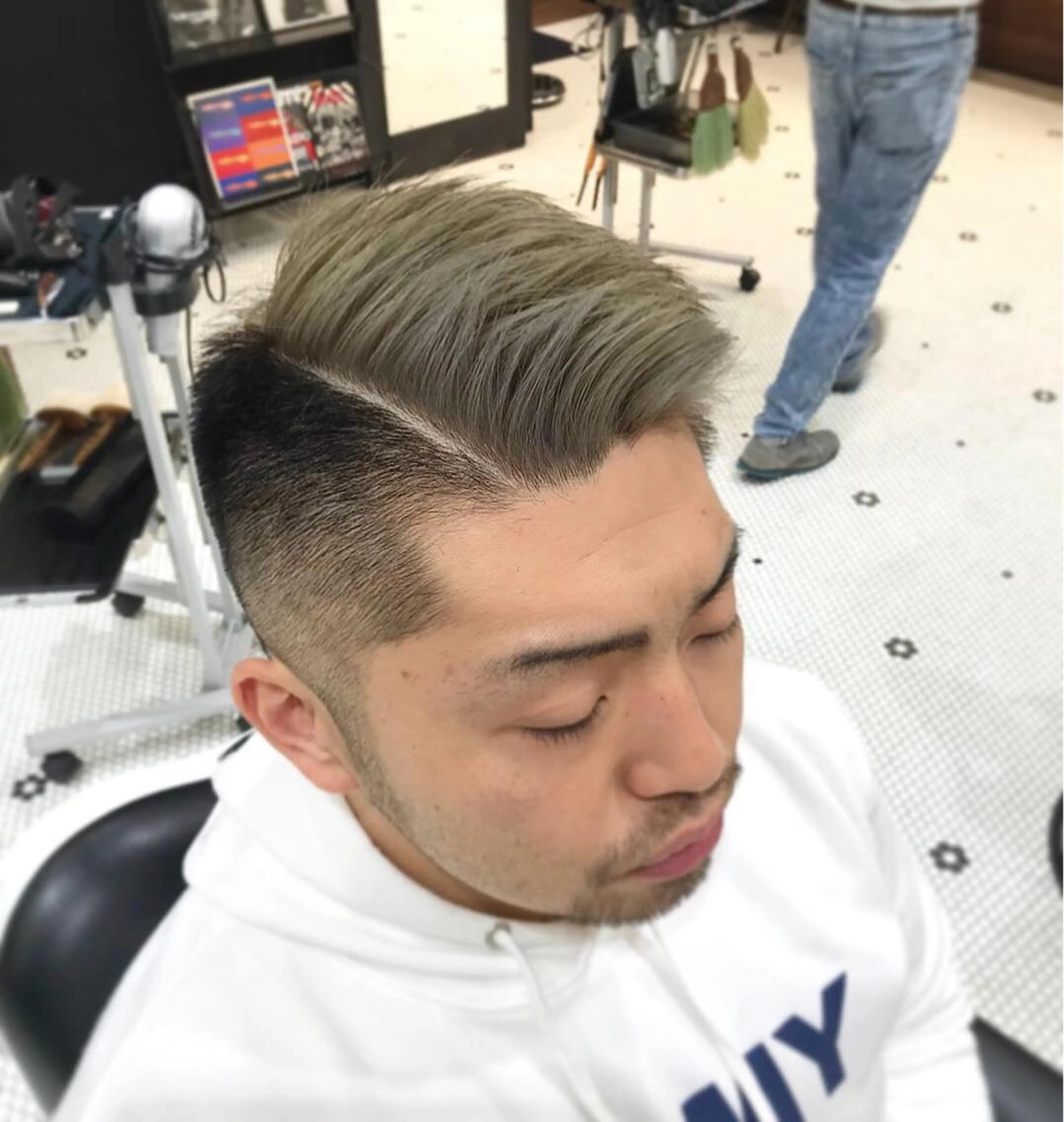 カラー メンズ THE AWESUM所属・メンズスタイル強化中 TONNY（トニー）のヘアスタイル