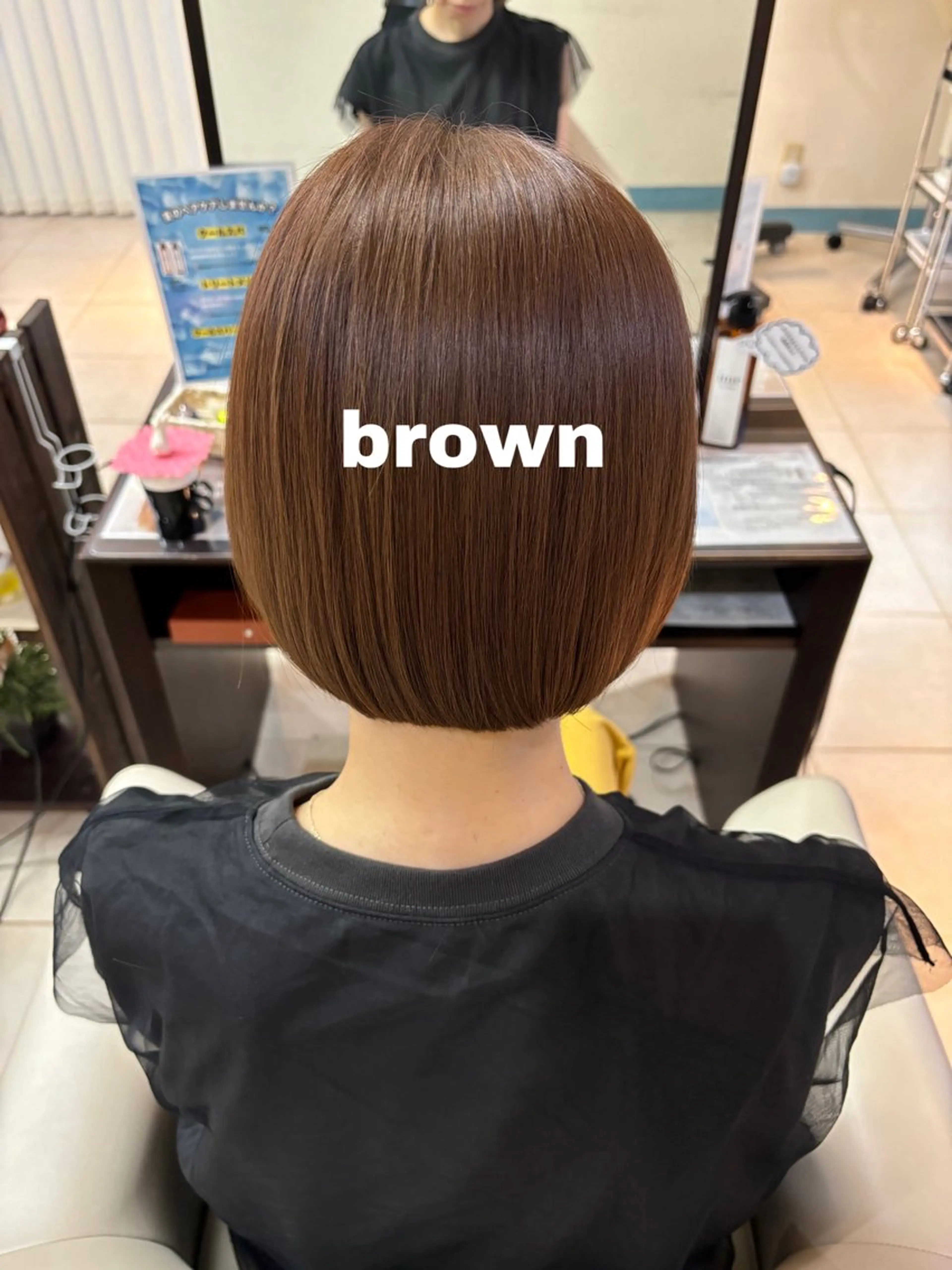 ショート カラー 伊藤 杏奈のヘアスタイル