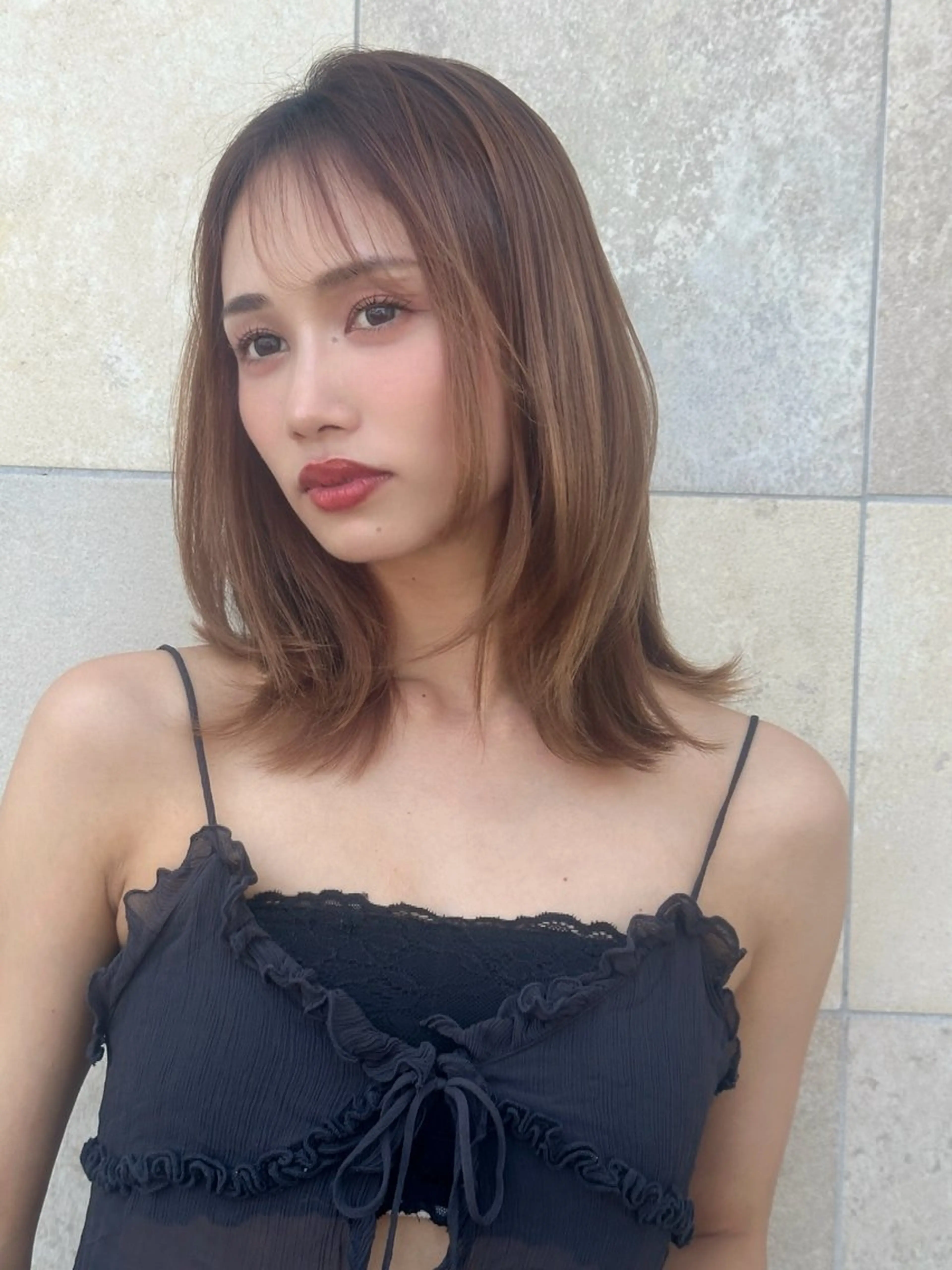 ミディアム カラー カット ヘアカラー トリートメント ベージュ/インナー カラー🤍Rieのヘアスタイル