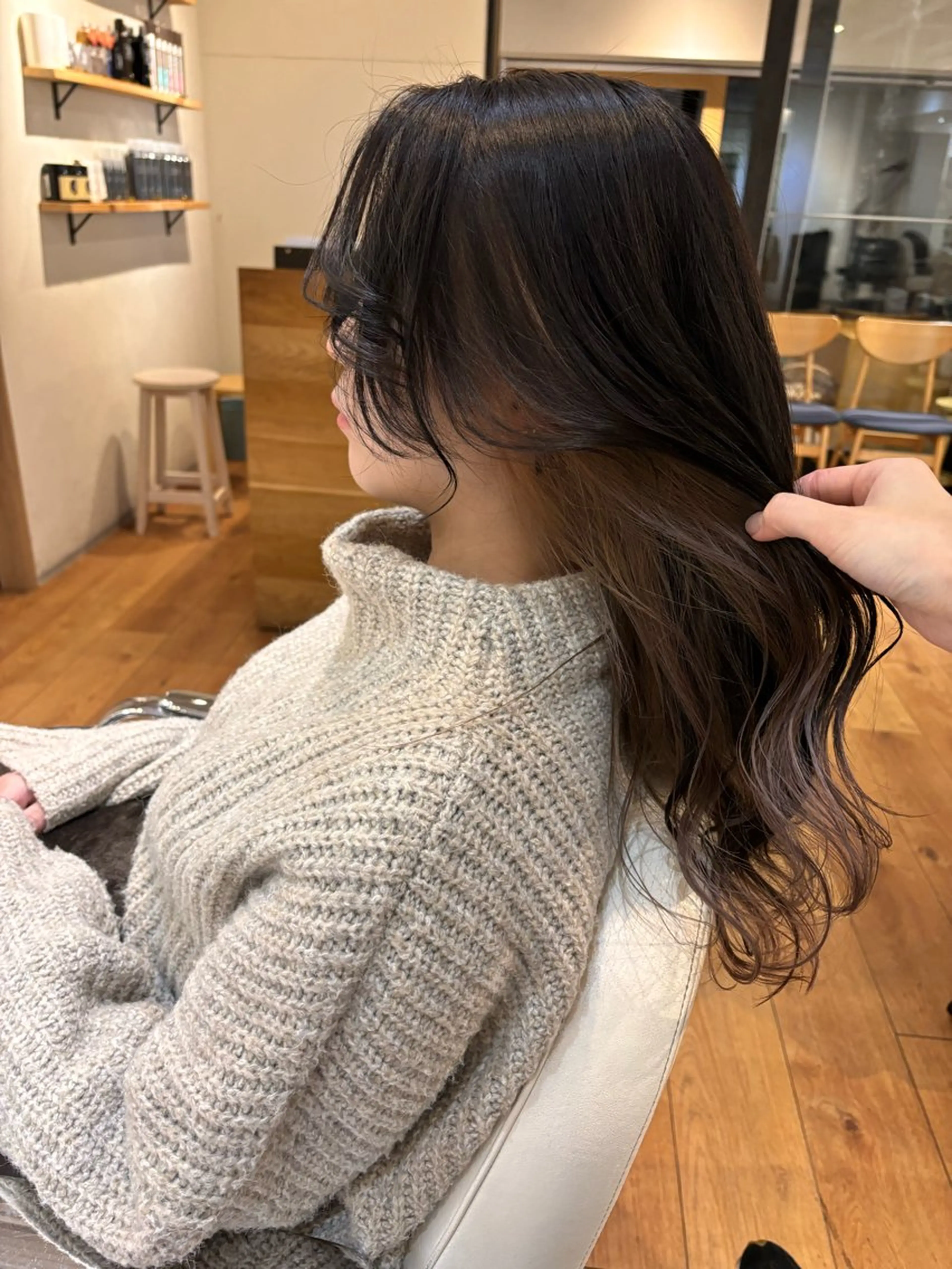 ロング カラー ベージュカラー インナーカラー ヘアカラー トリートメント newi 京橋 【yuuki】のヘアスタイル