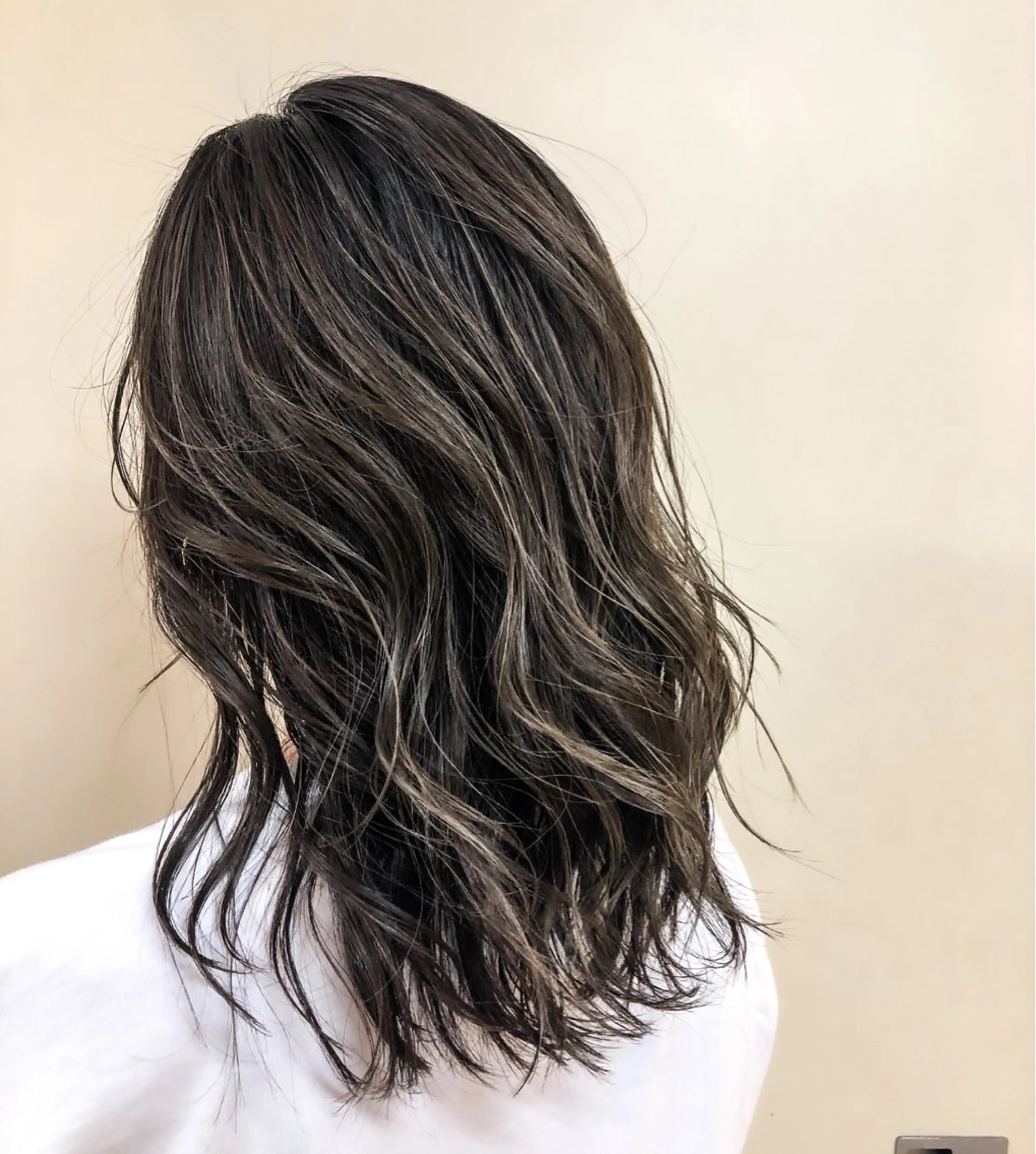 セミロング カラー アッシュ ハイライトカラー オリーブアッシュ ハイライト カラー/髪質改善 レイヤー/vagueのヘアスタイル