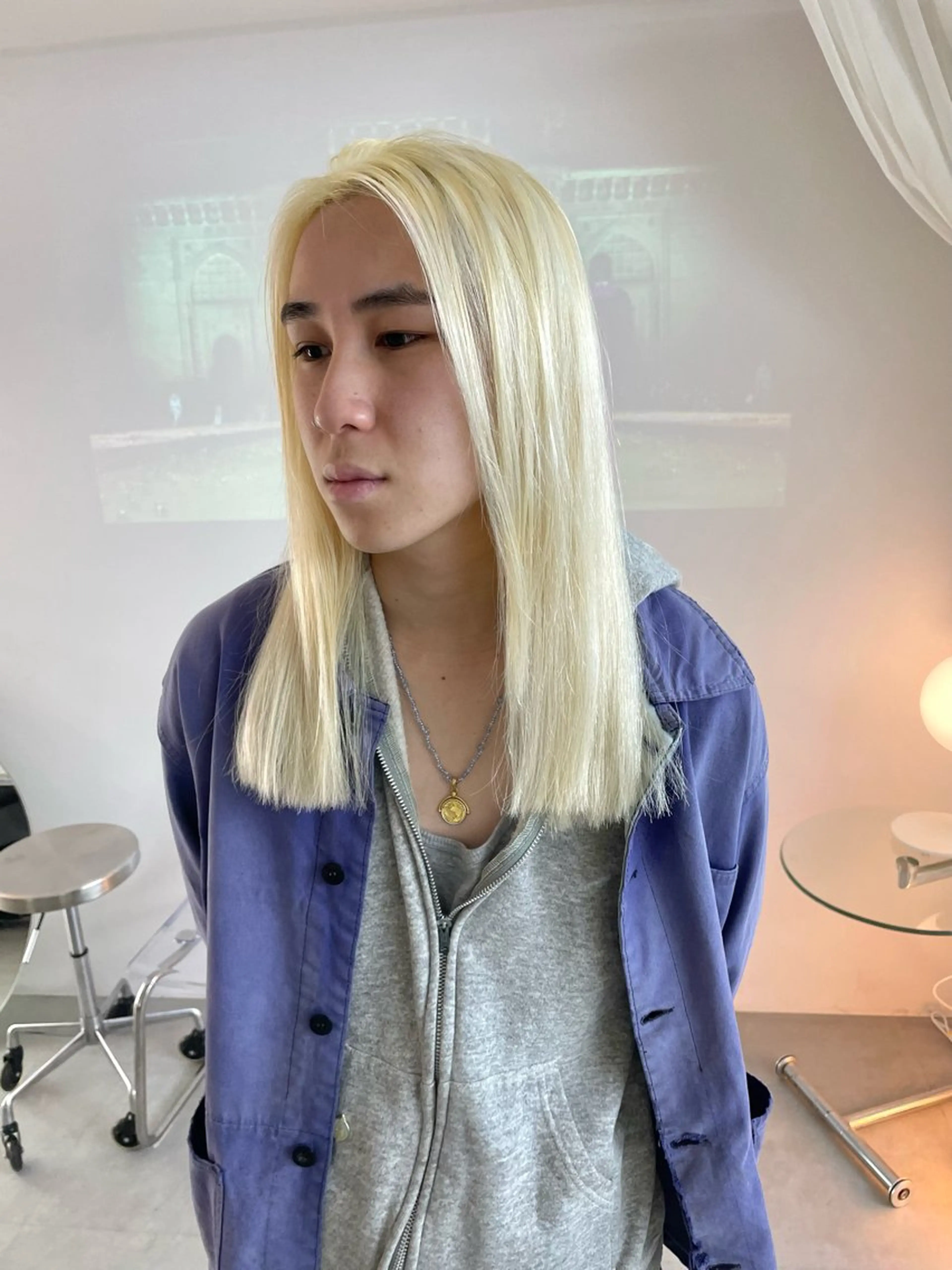 セミロング カラー ブリーチ ハイトーンカラー nishiura nanasaのヘアスタイル