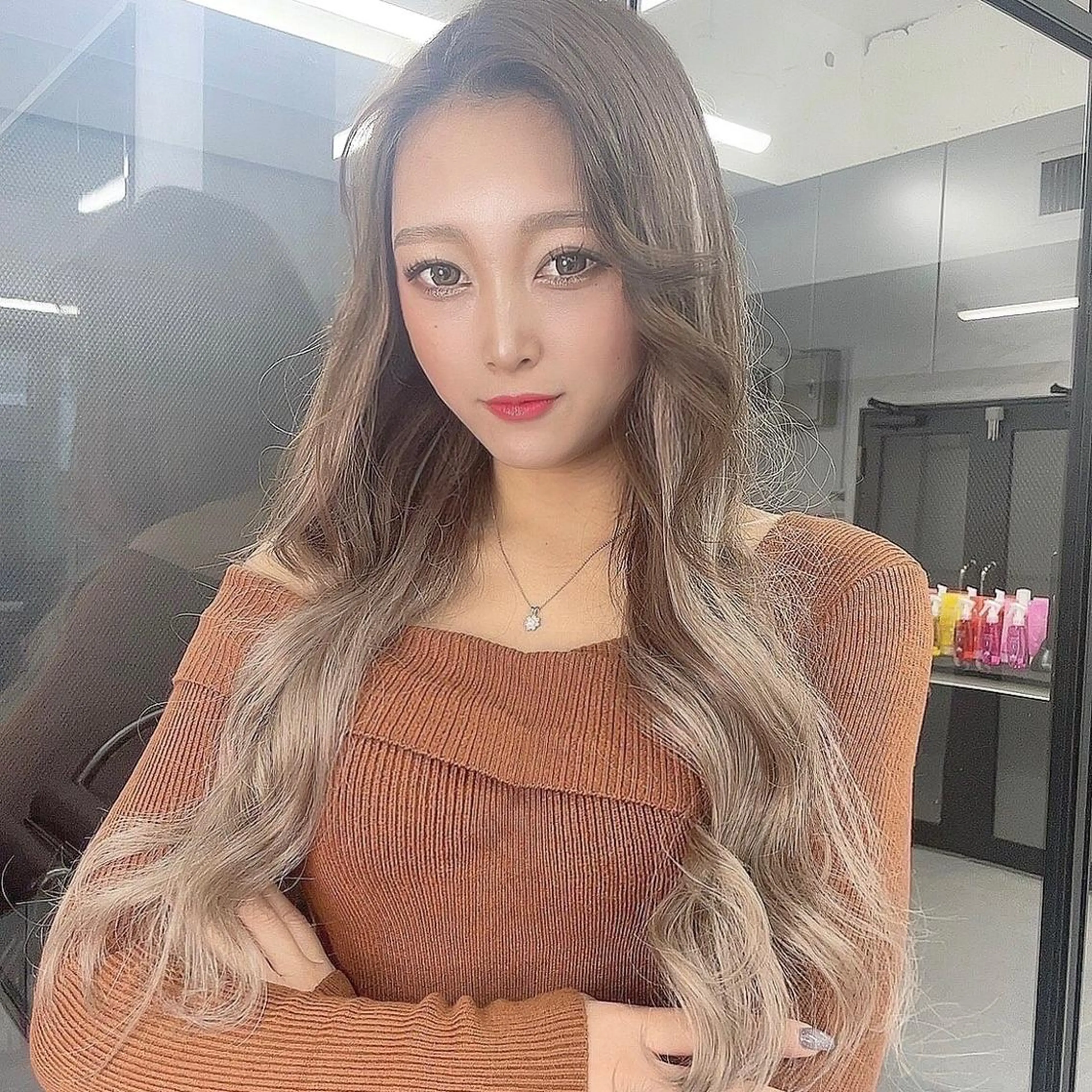 ロング カラー シールエクステ ハイトーンカラー エクステ シールエクステ特化 ハイトーン、NANAのヘアスタイル