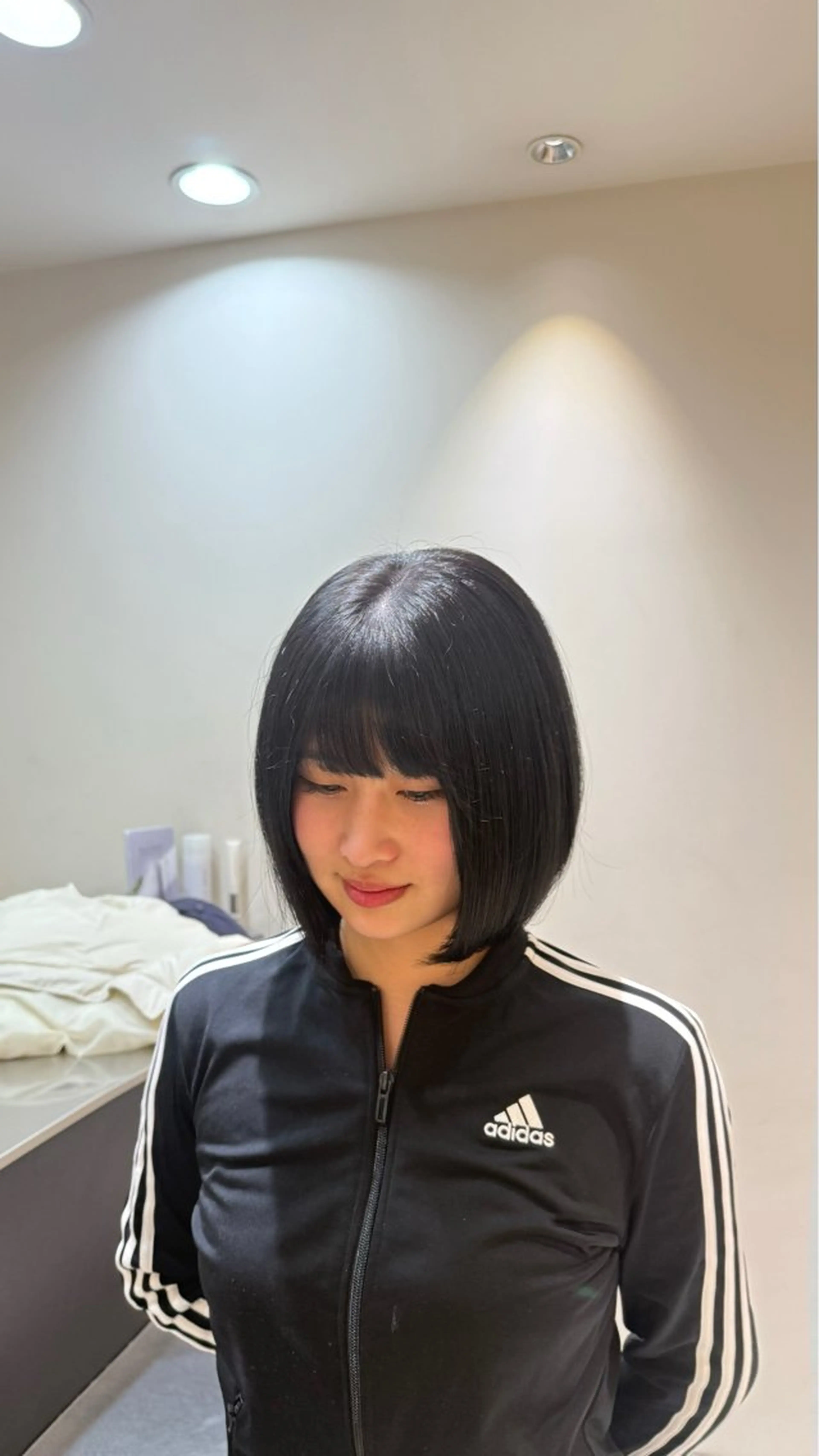 ショート カラー akari / ミディアムパーマのヘアスタイル