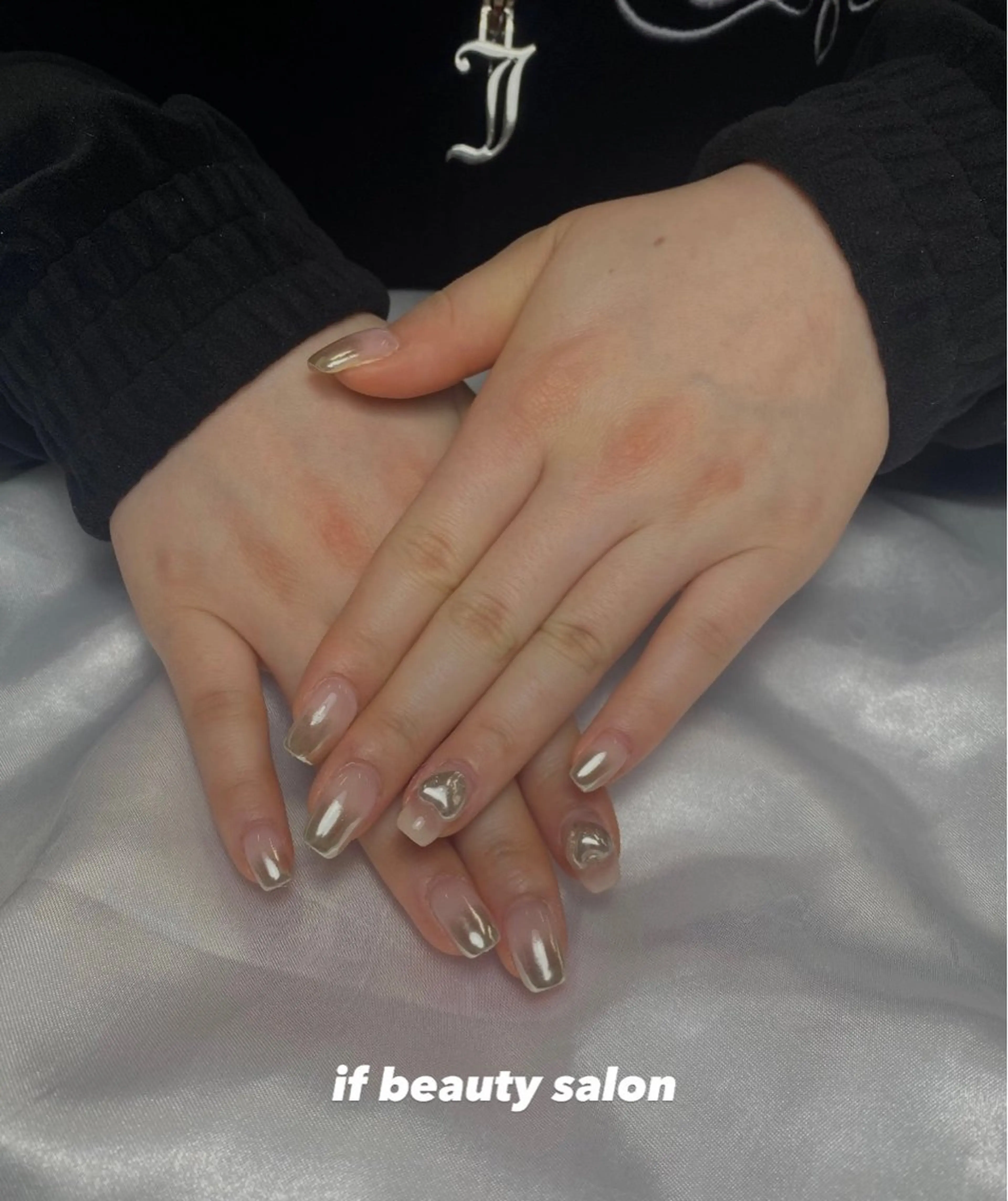 ネイル グラデーション ミラーネイル 持ち込み ハンドネイル イフビューティ Yuimiのネイルデザイン