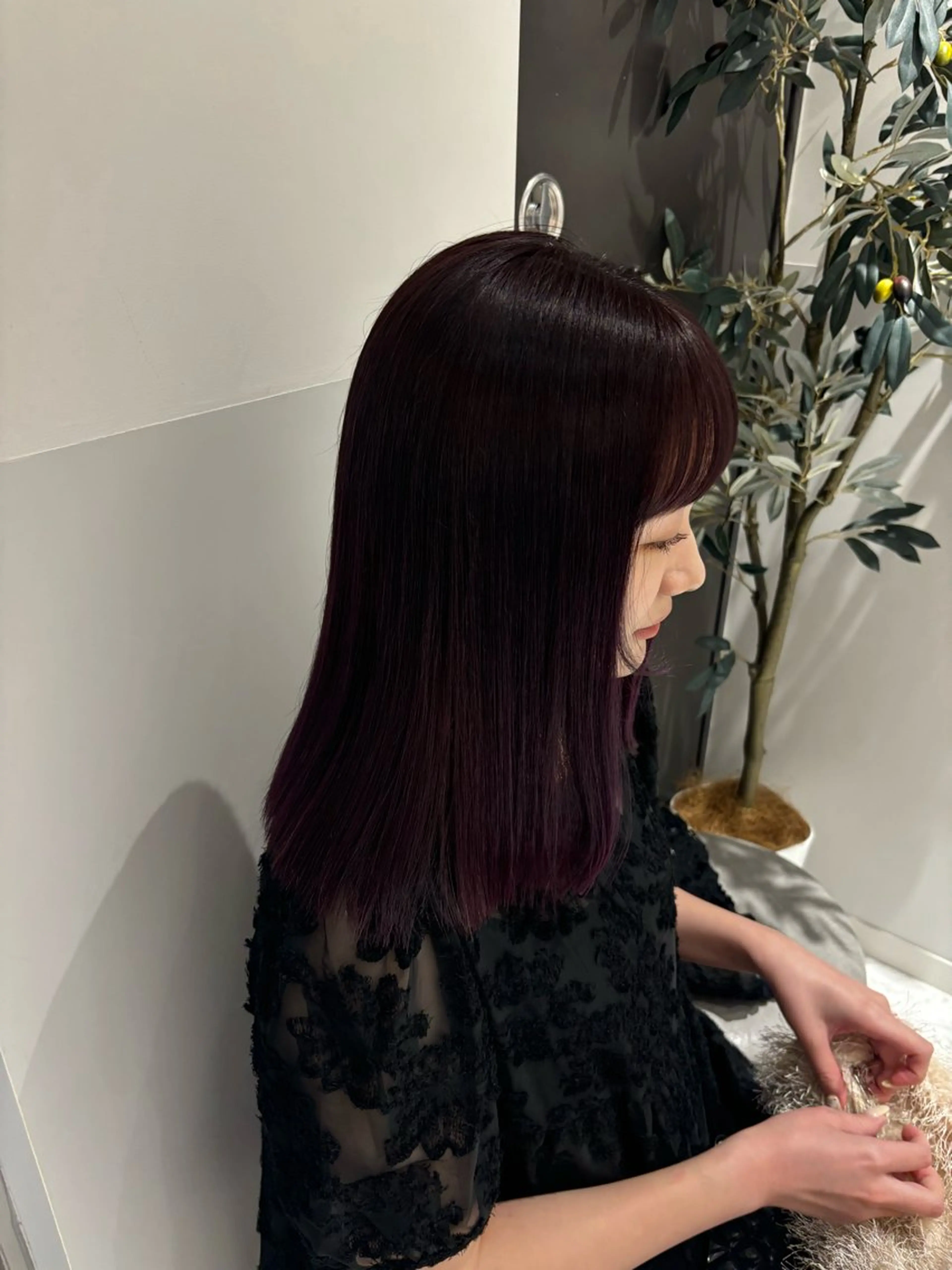 ミディアム パープルカラー カット ヘアカラー aoi ♡グレージュ ・ベージュカラーのヘアスタイル