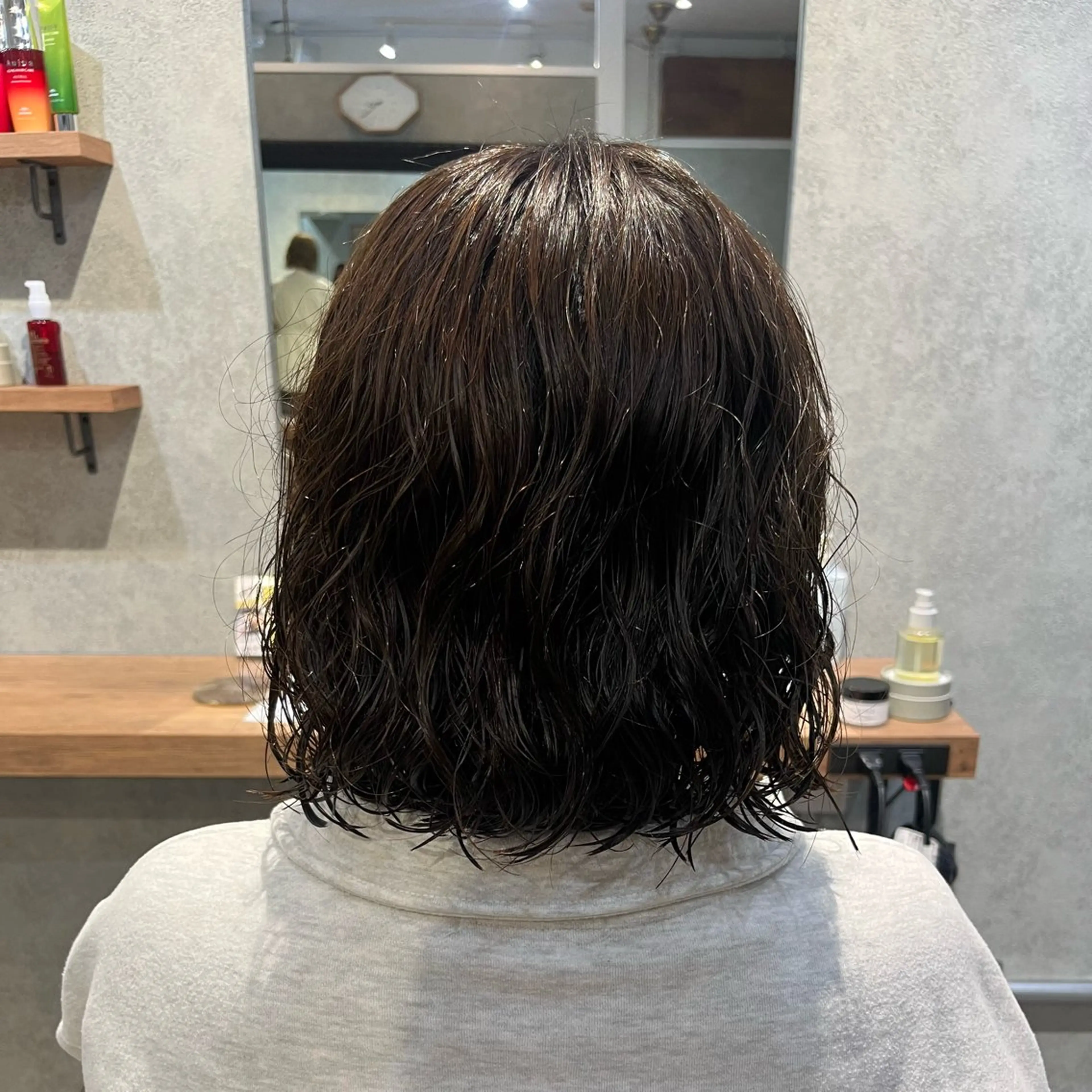 ミディアム パーマ ミディアムパーマ ボブ カット パーマ ボブ/プツッとボブ/ 暖色カラー/モエのヘアスタイル