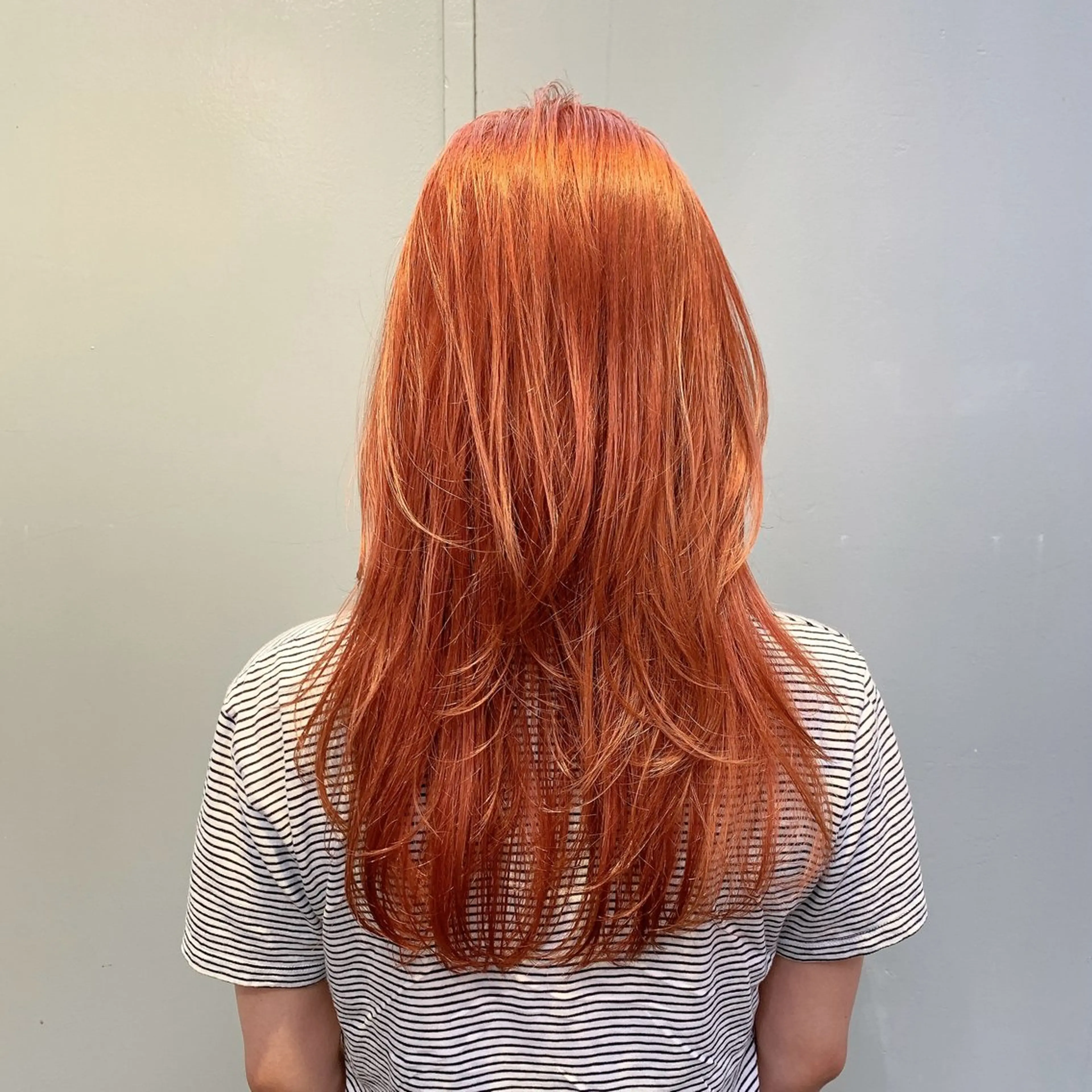 ロング カラー ロングレイヤー ハイトーンカラー オレンジ ハイレイヤー レイヤーカット カット ヘアカラー トリートメント No1韓国風レイヤー &カチモリ✨ /サキのヘアスタイル