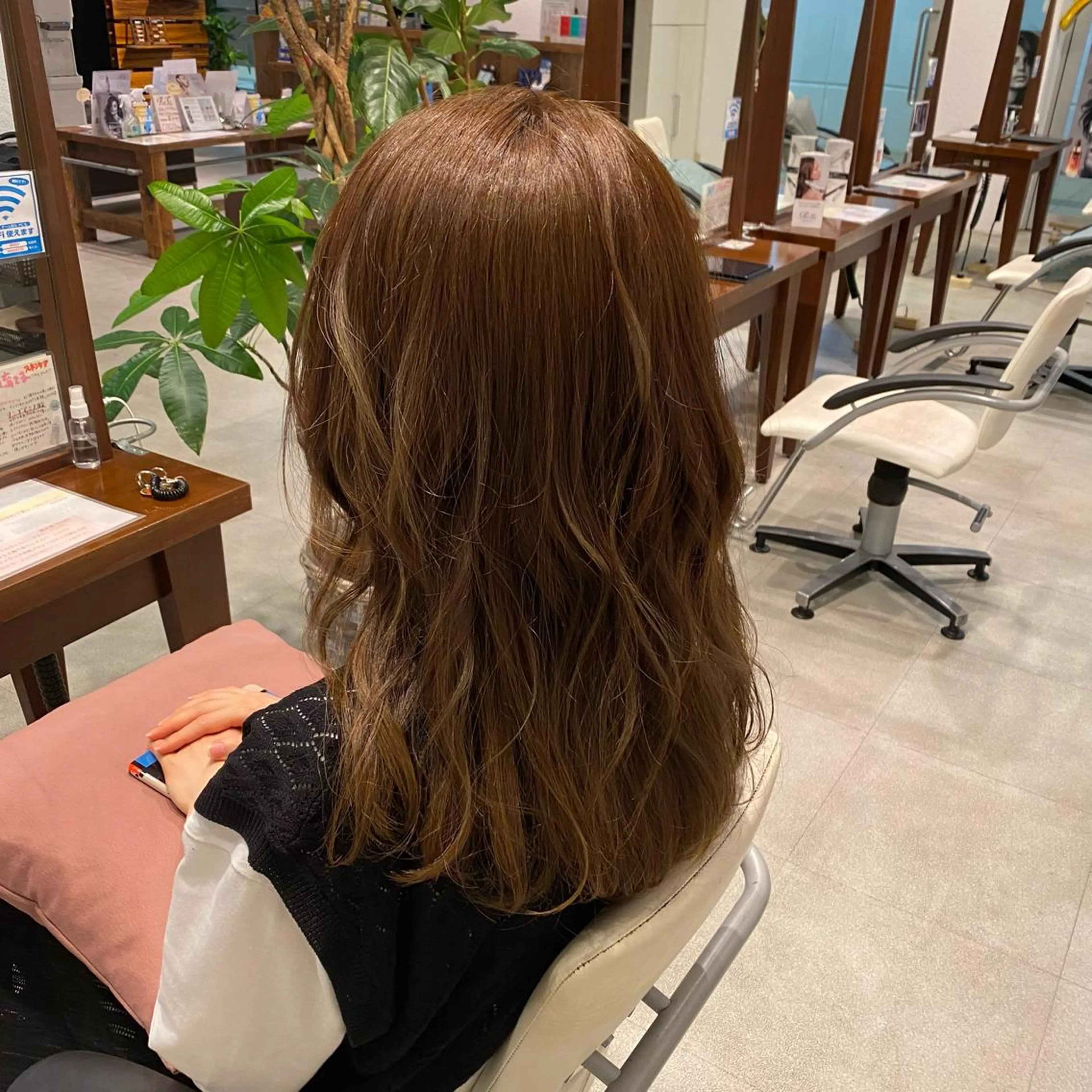 ロング カラー アッシュ 黒川 結希のヘアスタイル