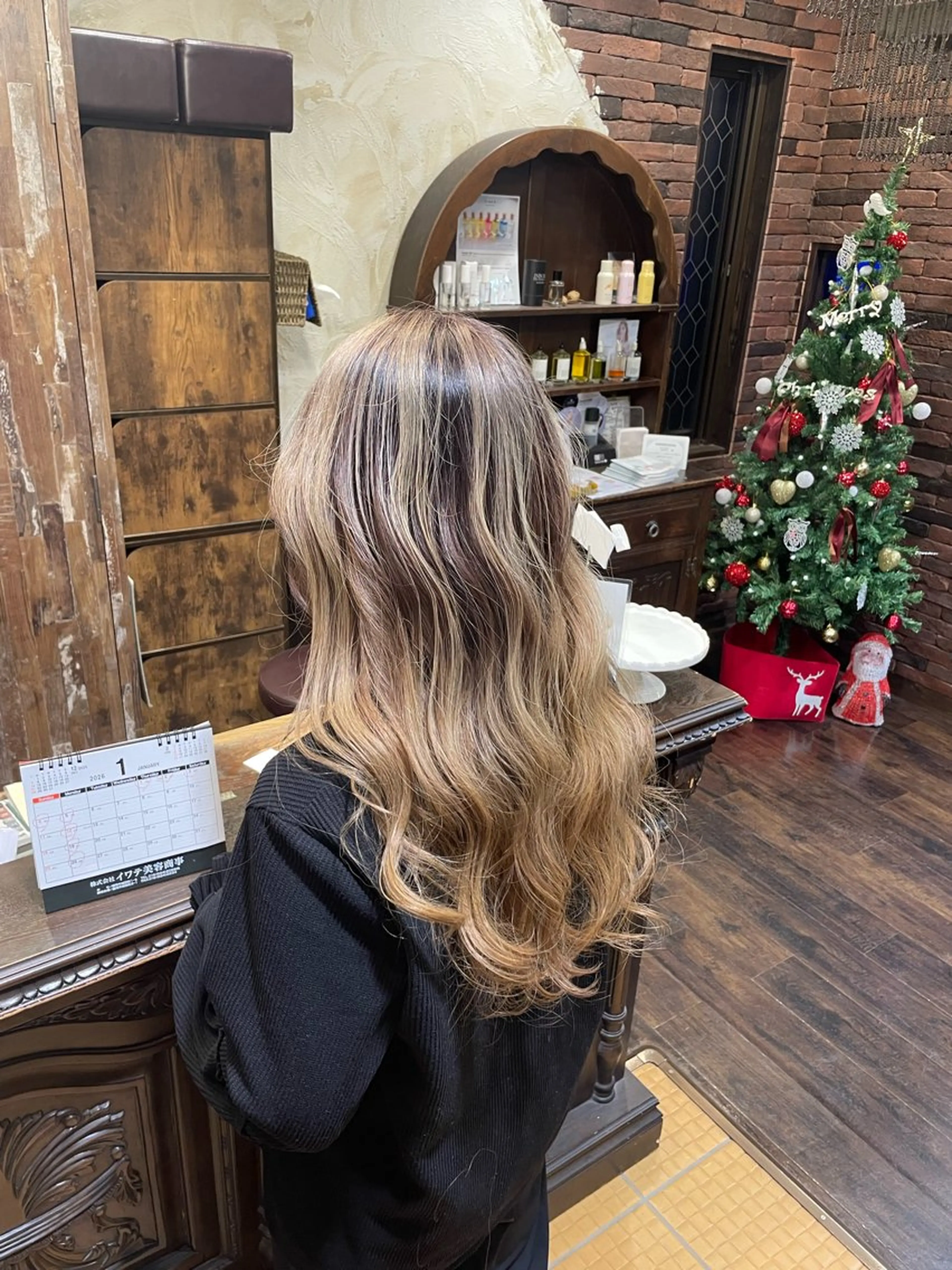 ロング カラー ヘアアレンジ バレイヤージュ ブリーチ レイヤーカット ヘアカラー 小野寺祐希人 Calbariのヘアスタイル