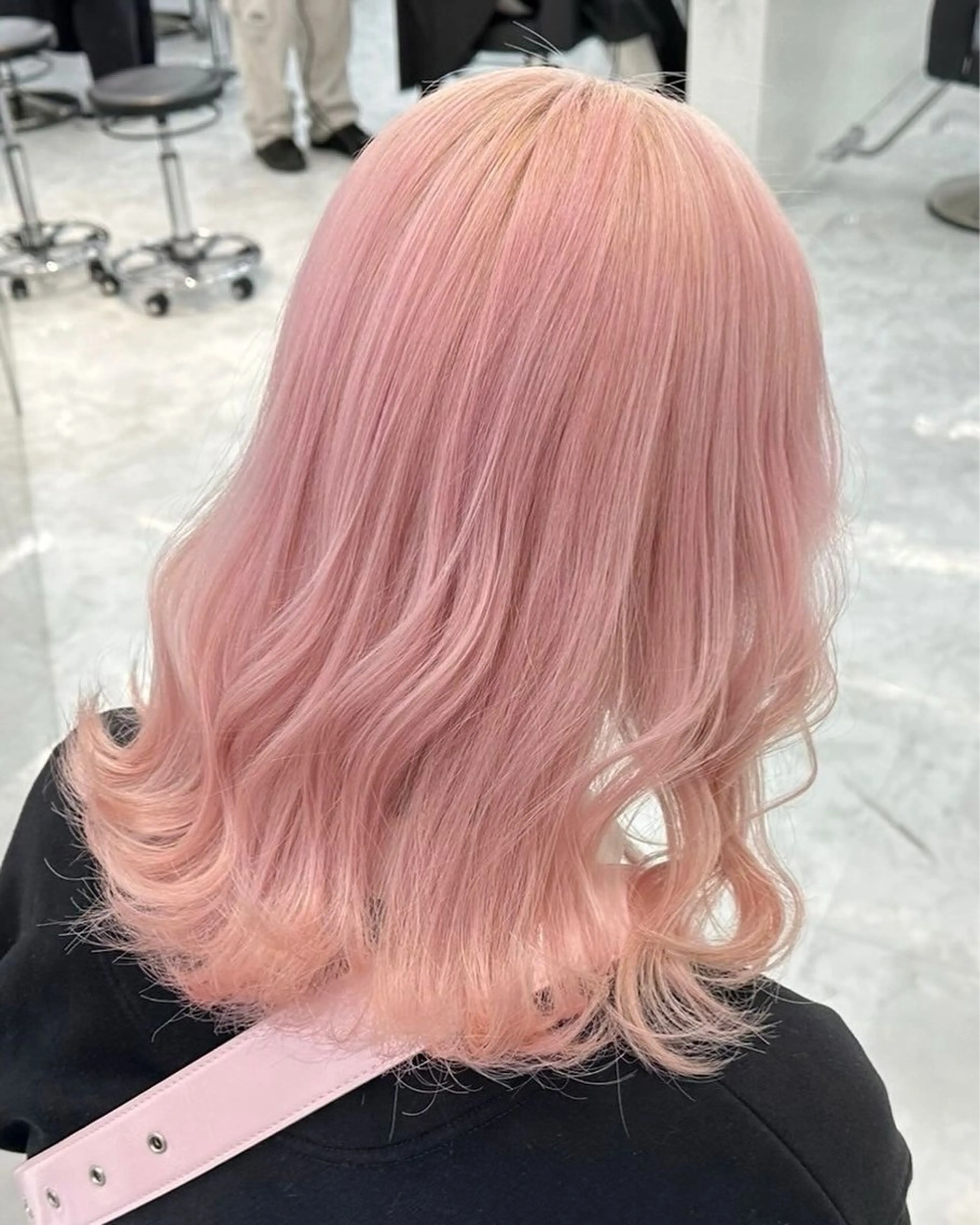 ロング カラー 🖤ハイトーン× レイヤー🖤SARAのヘアスタイル