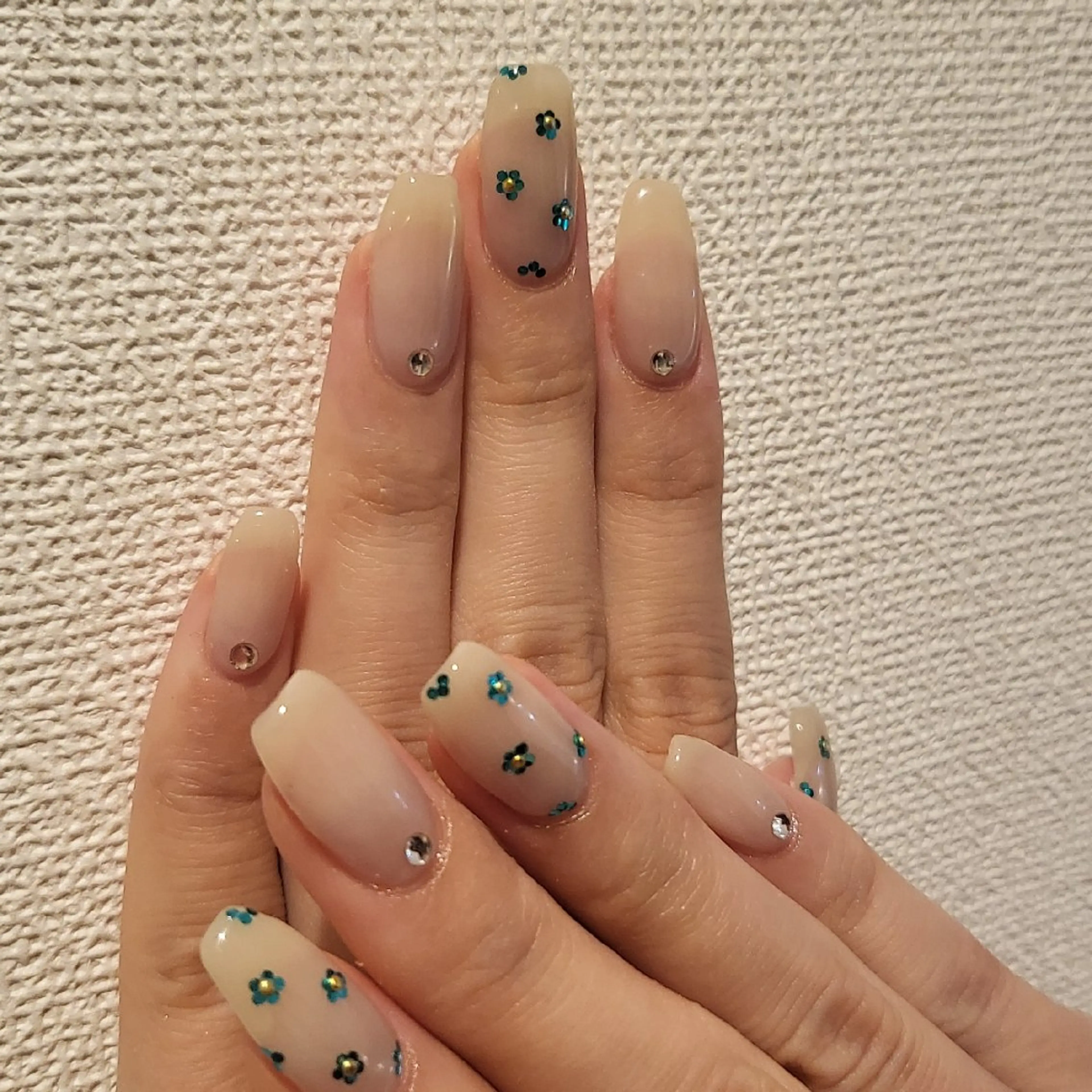 ネイル ハンドネイル フットネイル ハンドケア ChouChou  NAILSALONのネイルデザイン