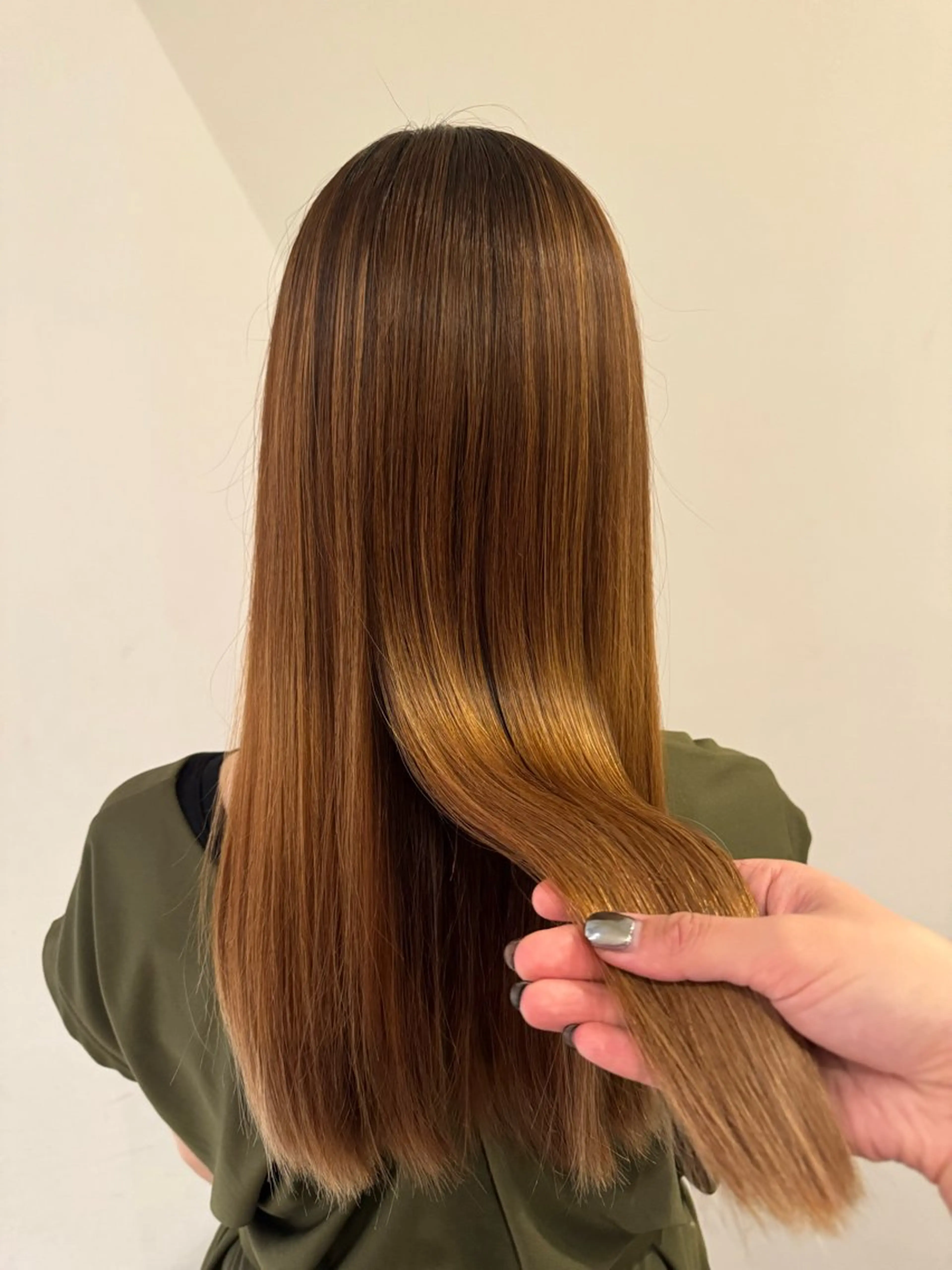 ロング Karin/ブリーチ ・ハイトーンのヘアスタイル