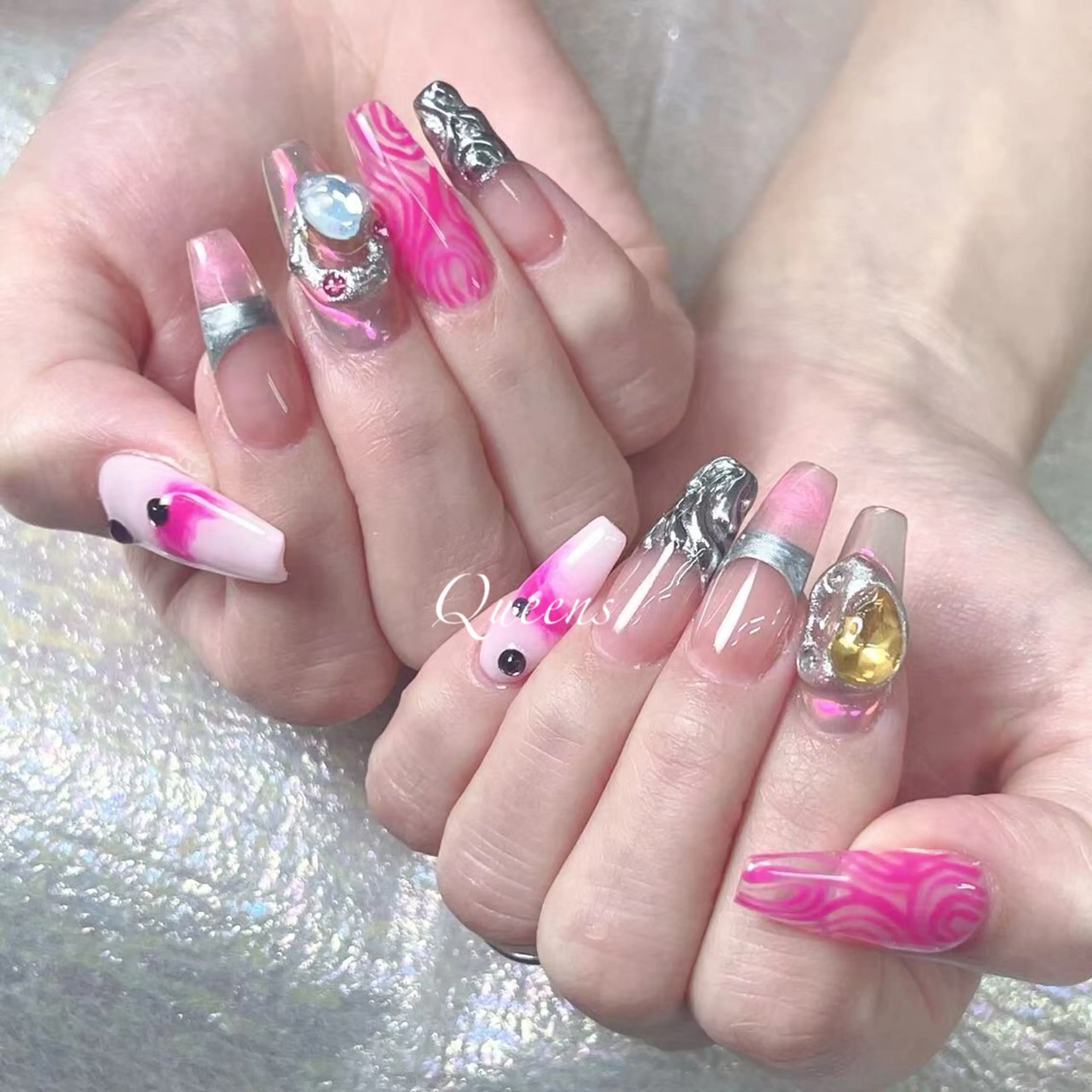 ネイル ハンドネイル Queens テイのネイルデザイン