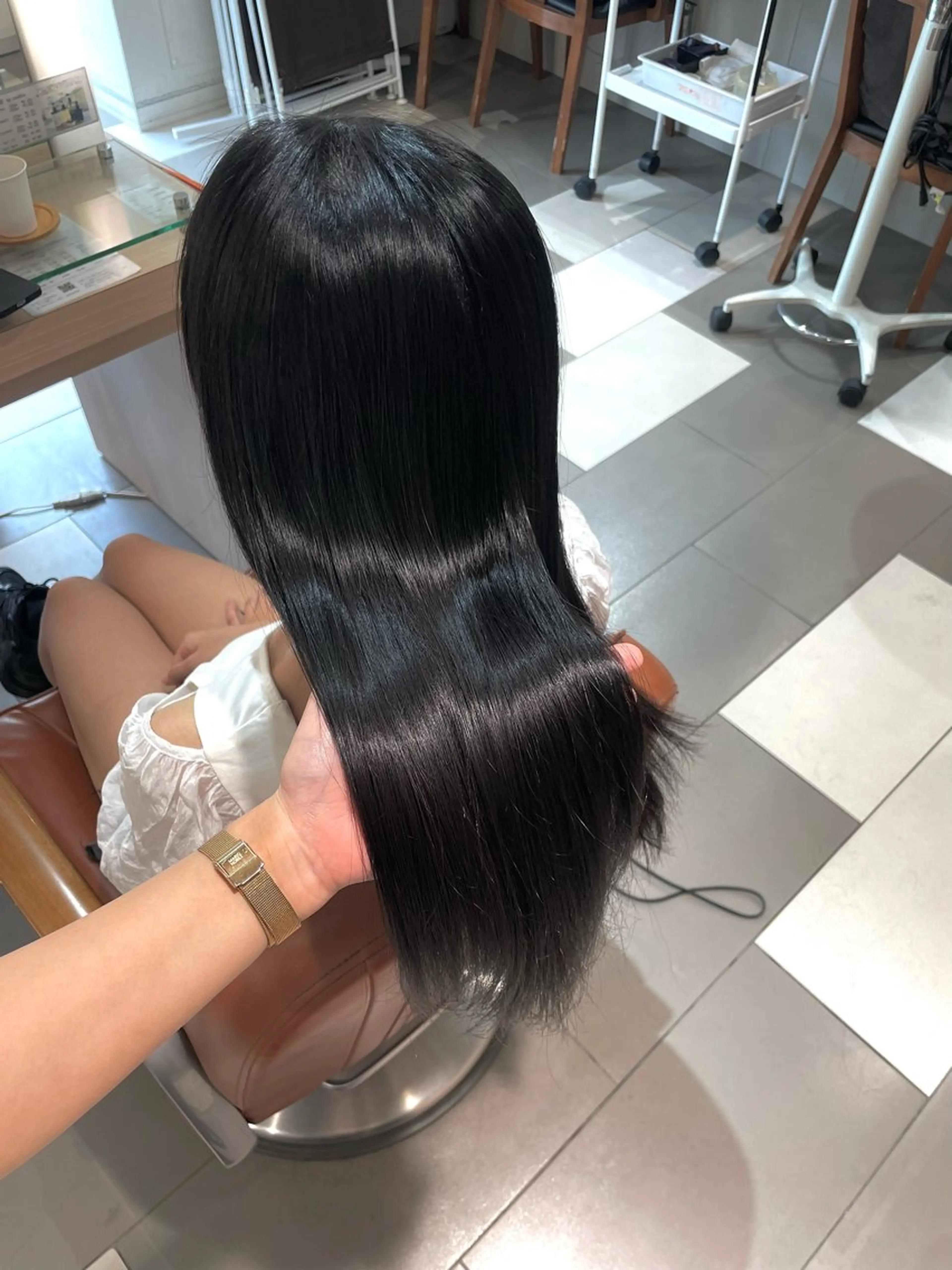 ロング 縮毛矯正 トリートメント 青沼夏未/オリーブ/ 寒色カラーのヘアスタイル