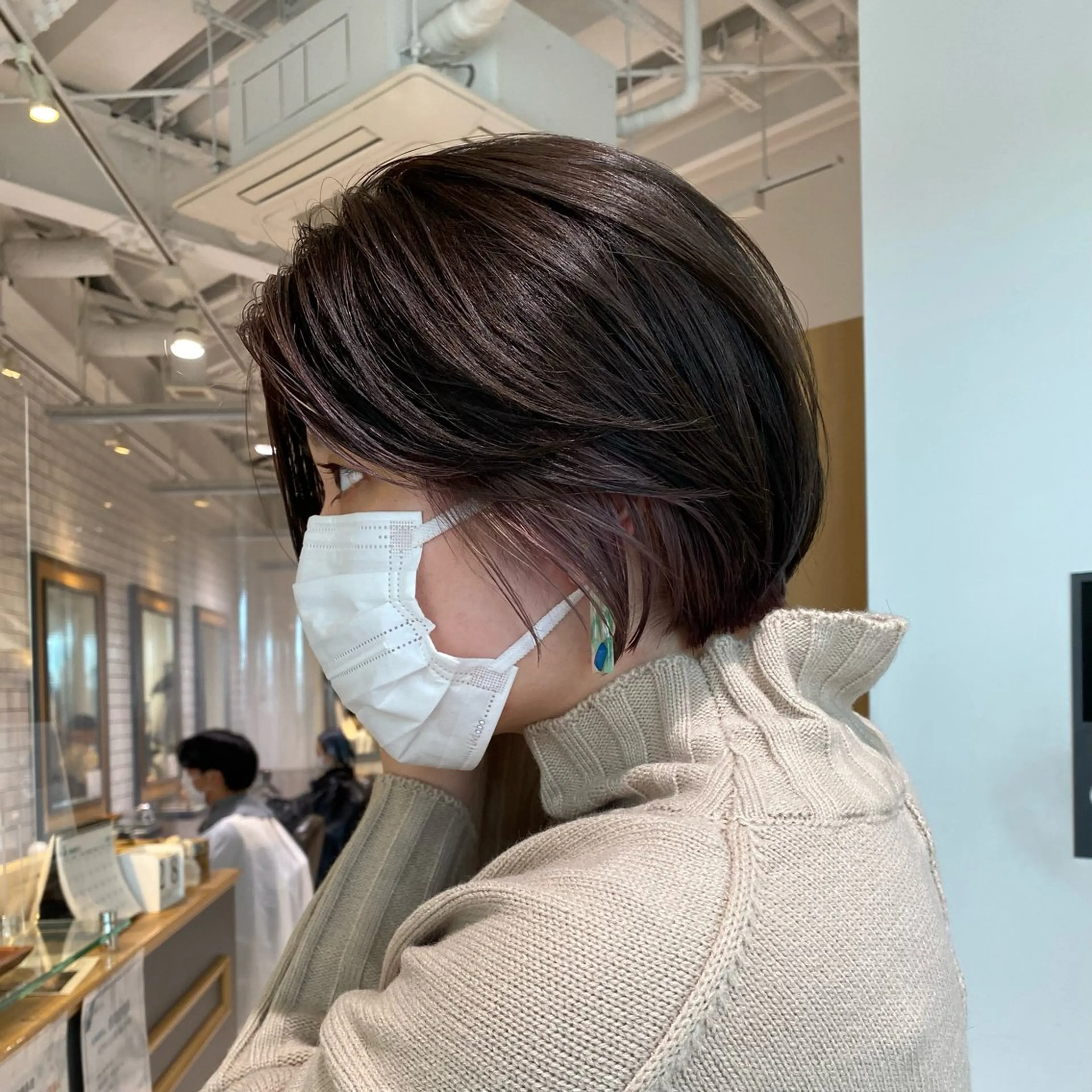 ショート ラベンダーベージュ ヘアカラー 神奈川大学最寄り白楽 三本松巧のヘアスタイル