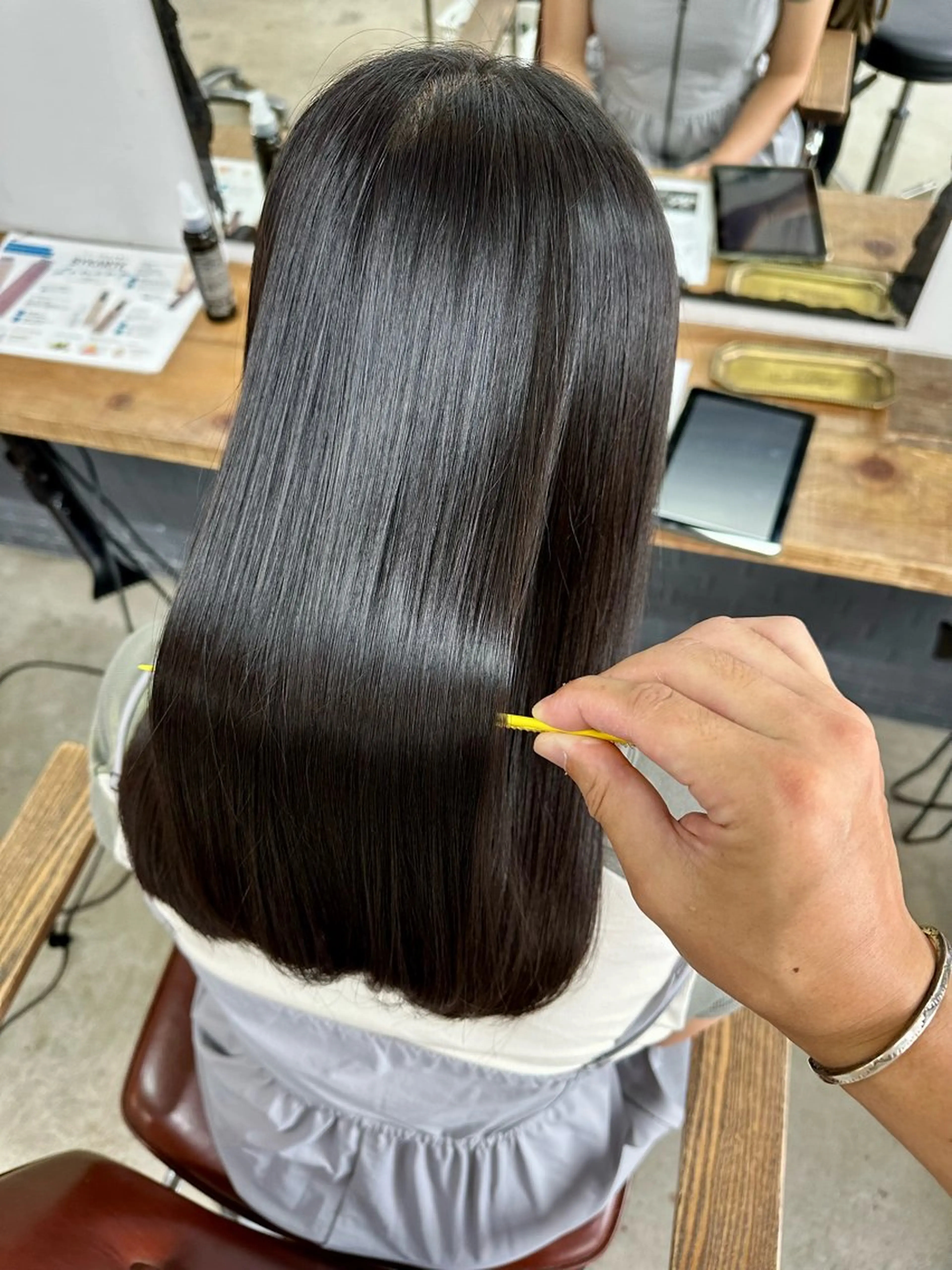 セミロング 縮毛矯正 榎元 成夫のヘアスタイル