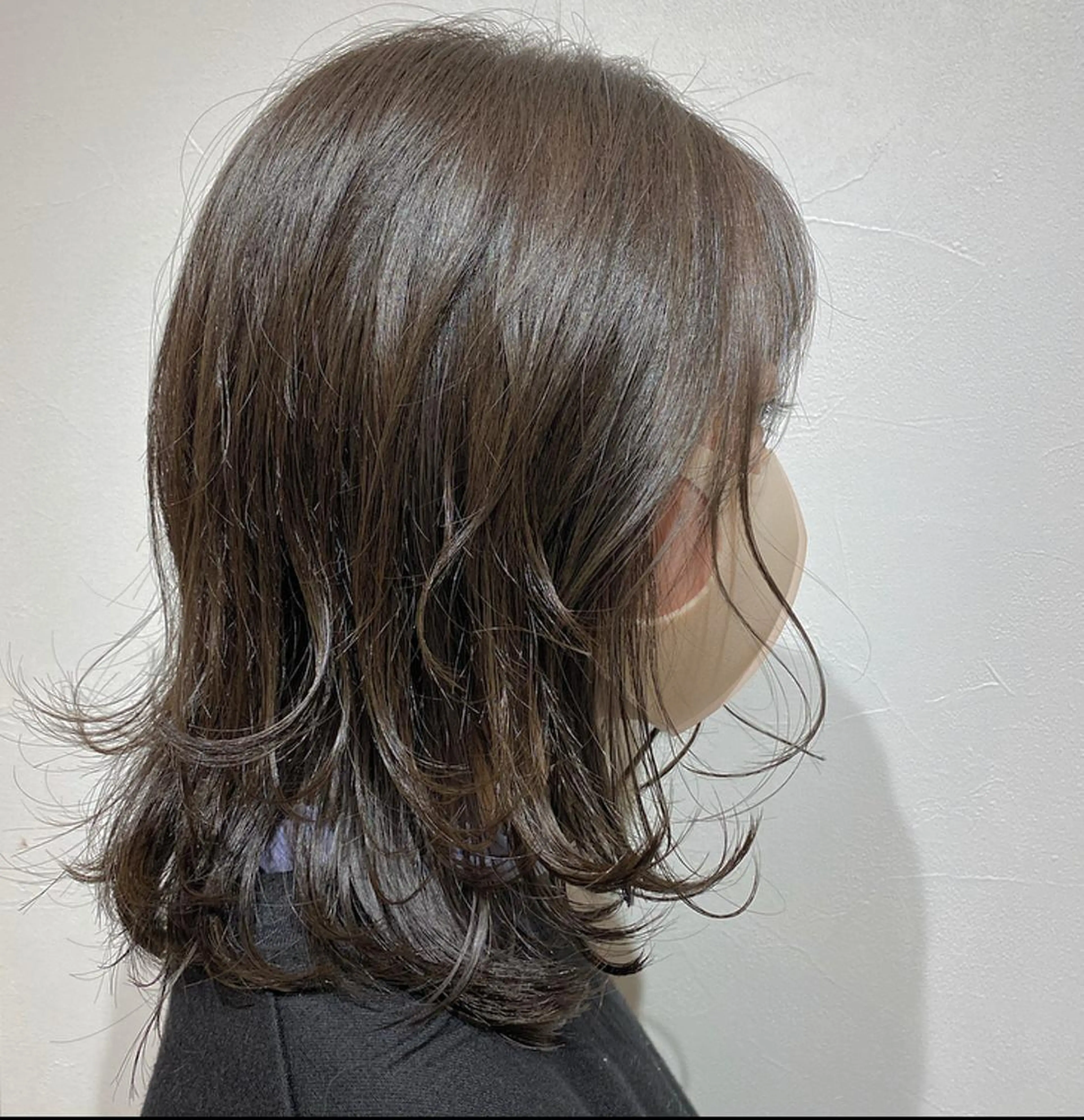 セミロング アッシュ ブリーチなしWカラー /酸性ストレート河本のヘアスタイル