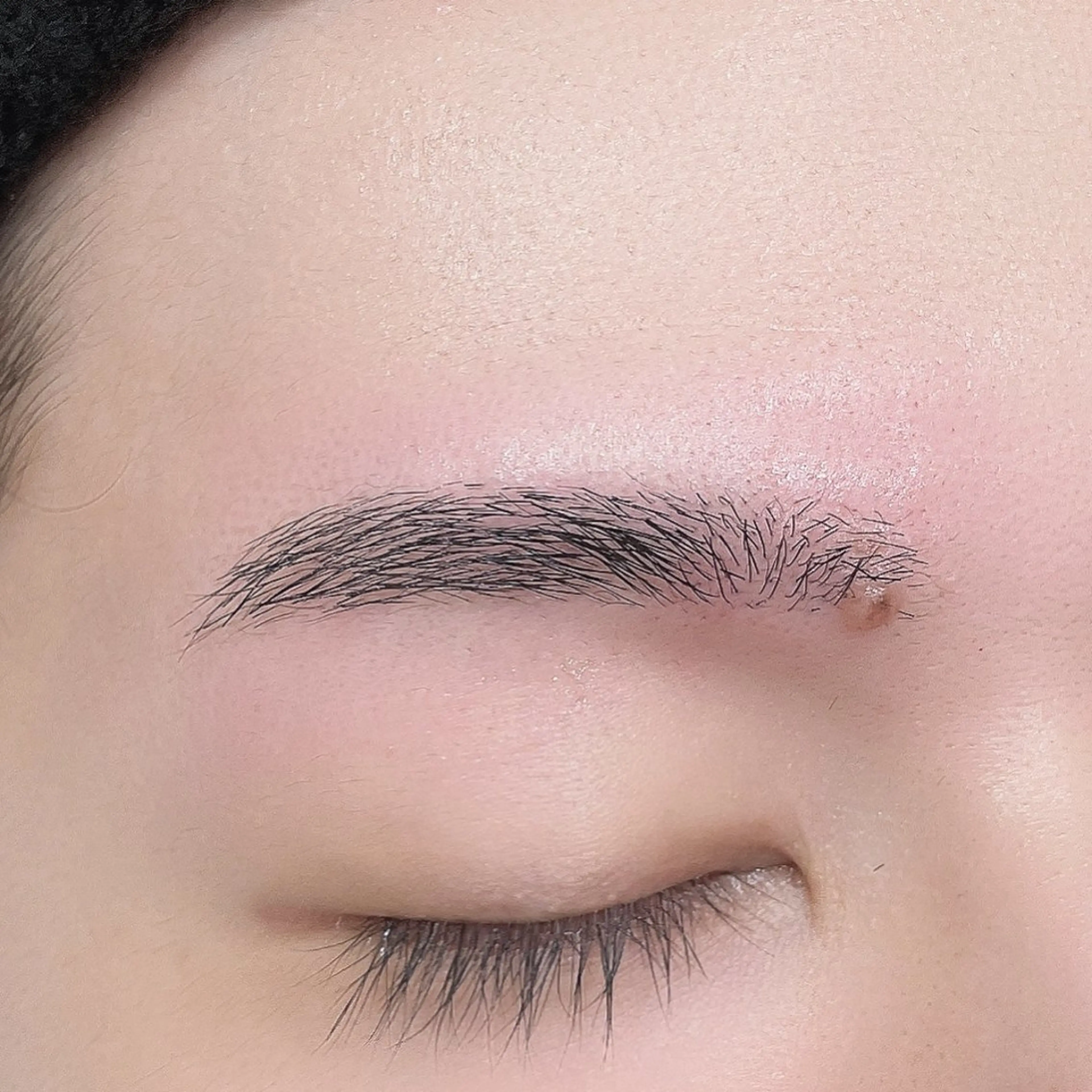 メンズ アイブロウ メンズアイブロウ ワックス脱毛 眉カット その他(アイブロウ) une FEMINの眉毛・アイブロウイメージ