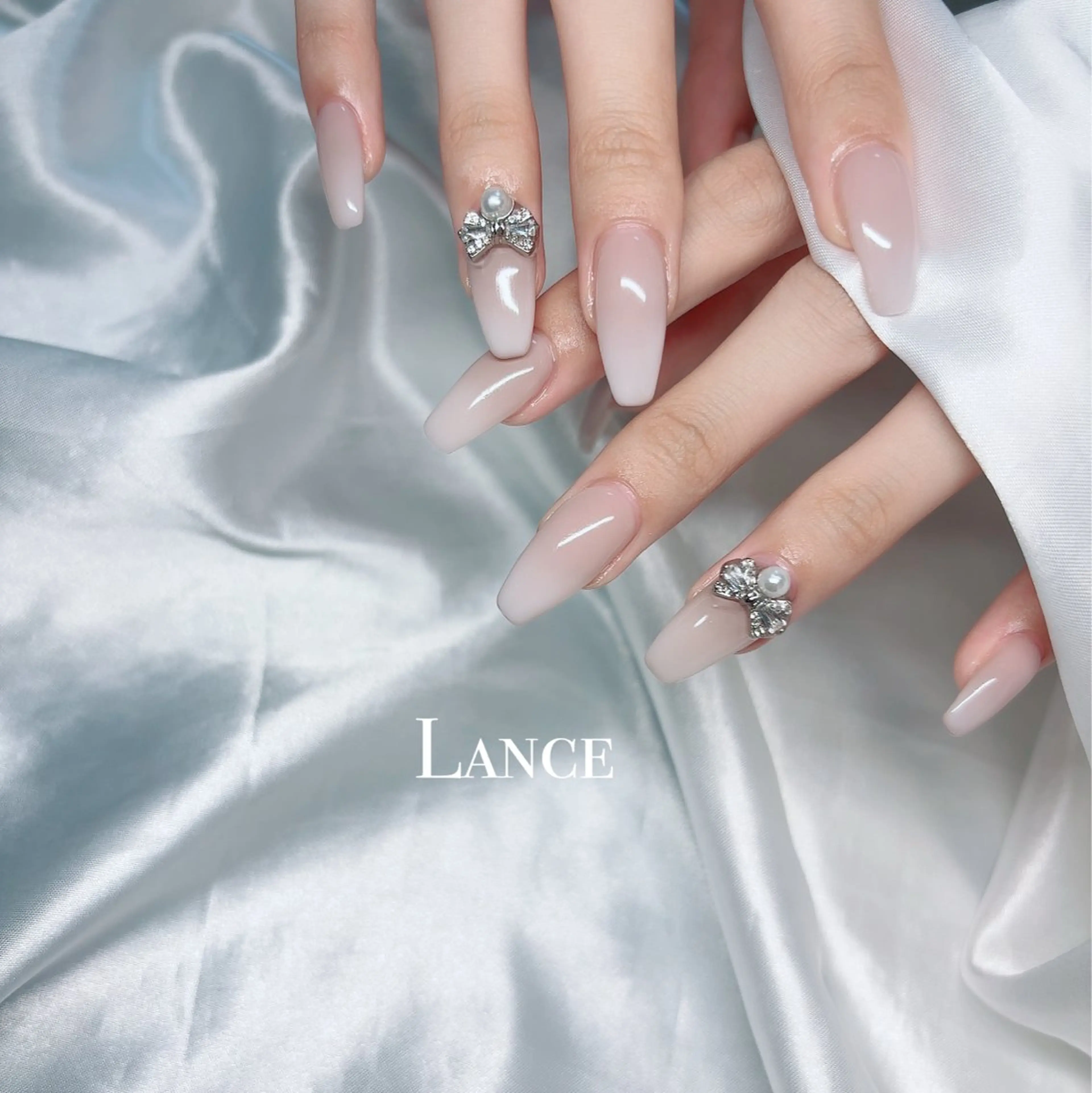 ネイル オーロラネイル フットネイル フレンチネイル キラキラネイル 韓国ネイル ハンドネイル Lance nailのネイルデザイン