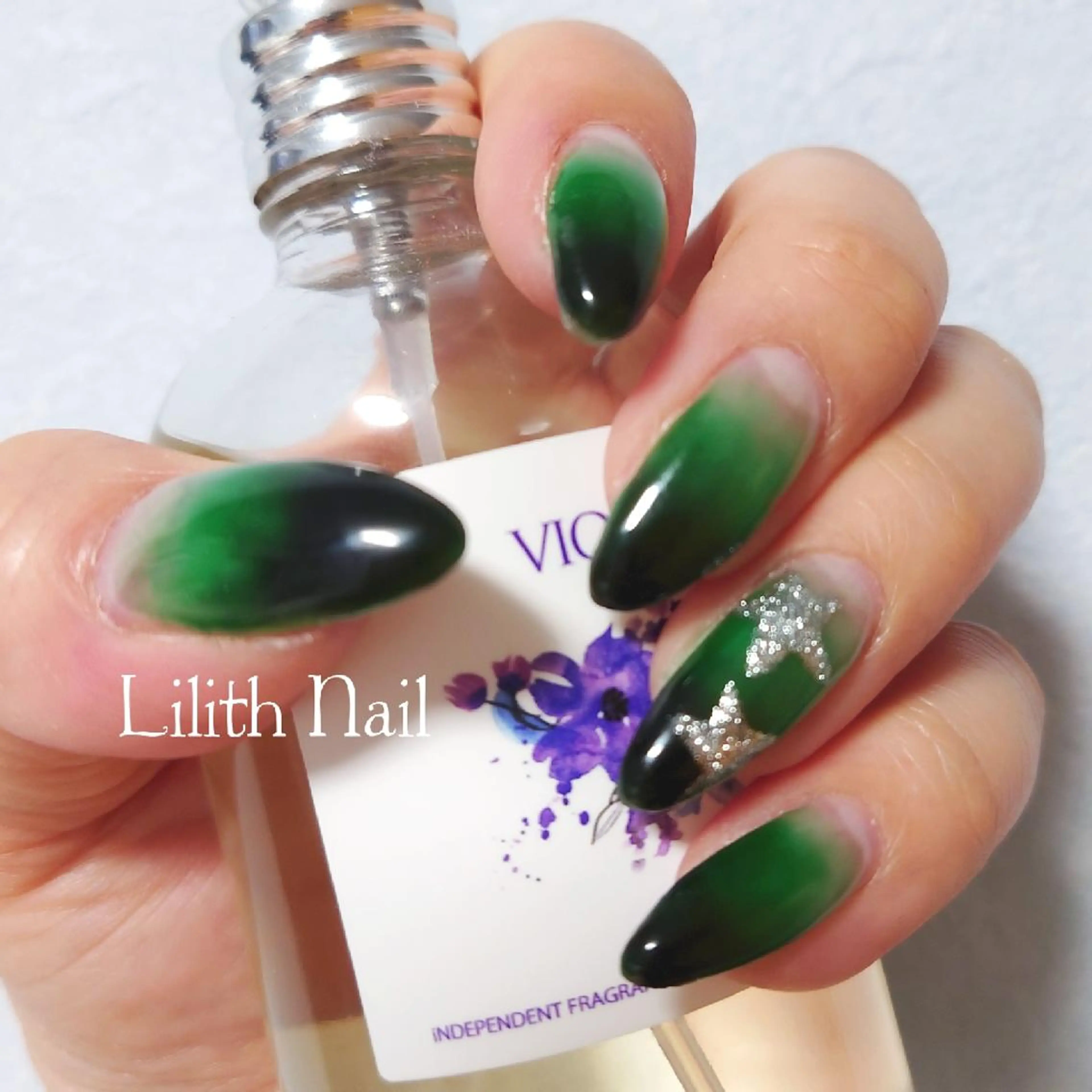 ネイル グラデーション グリーン 夏ネイル ハンドネイル Lilith Nailのネイルデザイン