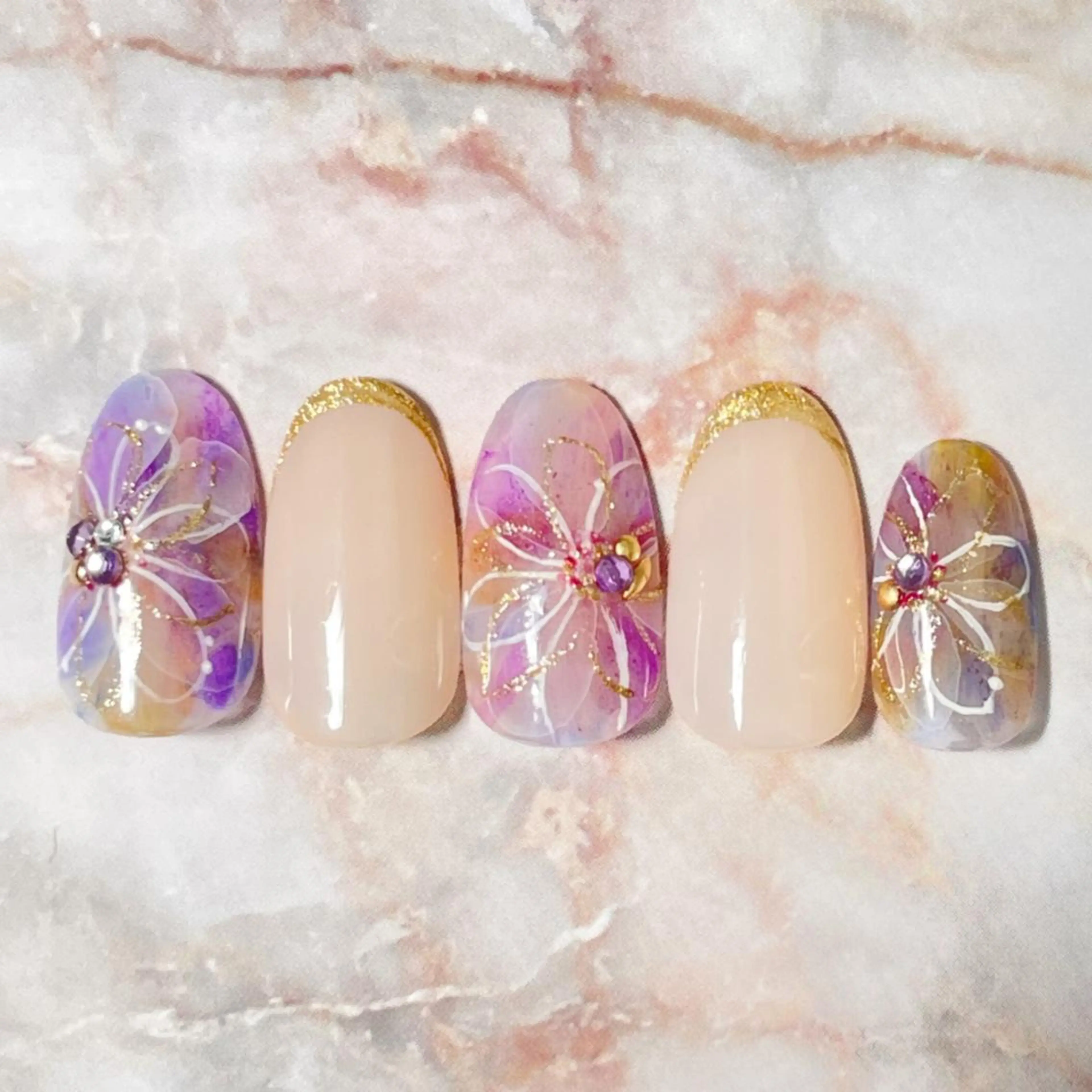 ミディアム Lety total beautyのネイルデザイン