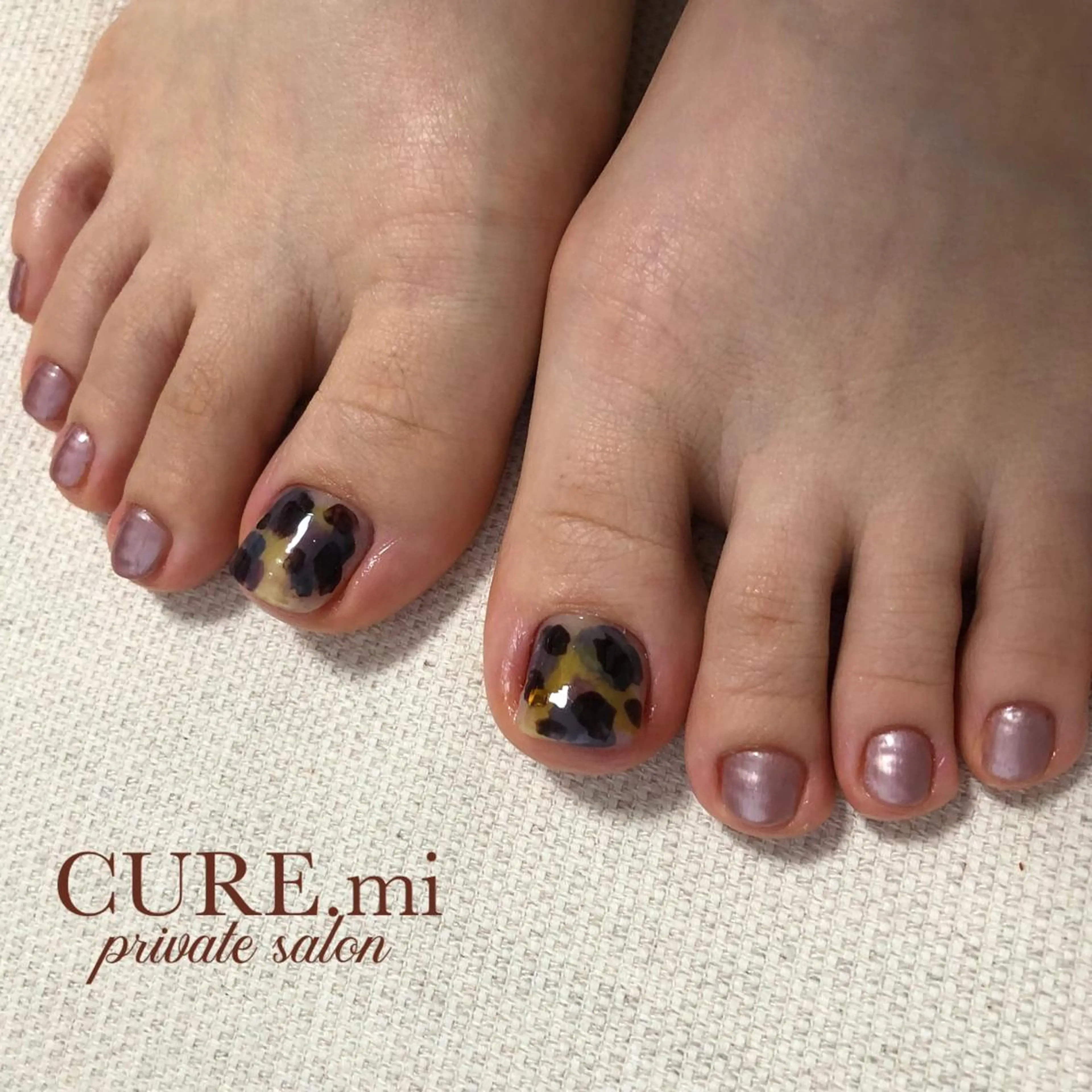 ネイル アニマル柄 べっ甲ネイル フットネイル ニュアンスネイル ホワイト フットネイル 伊藤 美香のその他イメージ