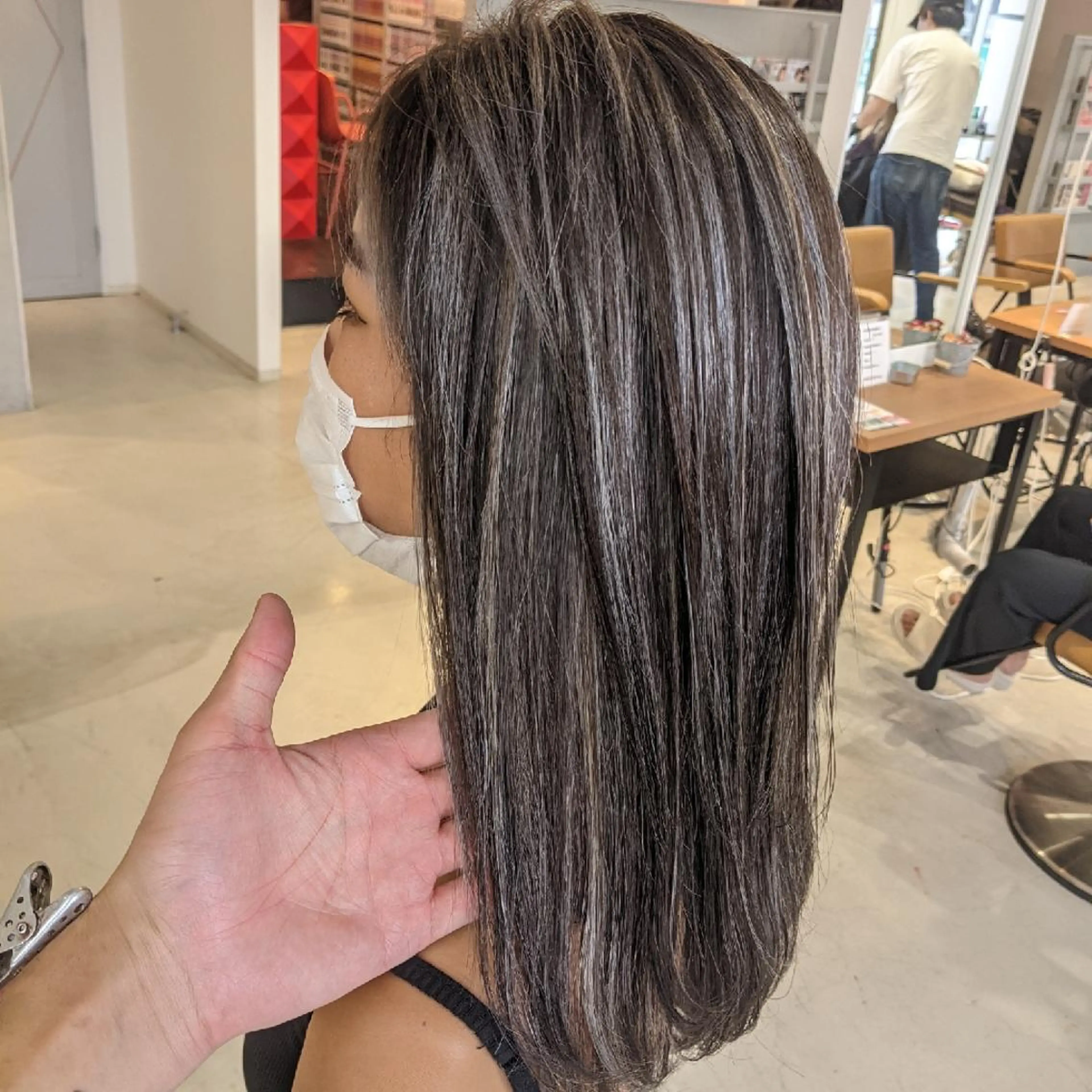 ロング カット ヘアカラー トリートメント nameless髪質 改善ブリーチ心斎橋のヘアスタイル