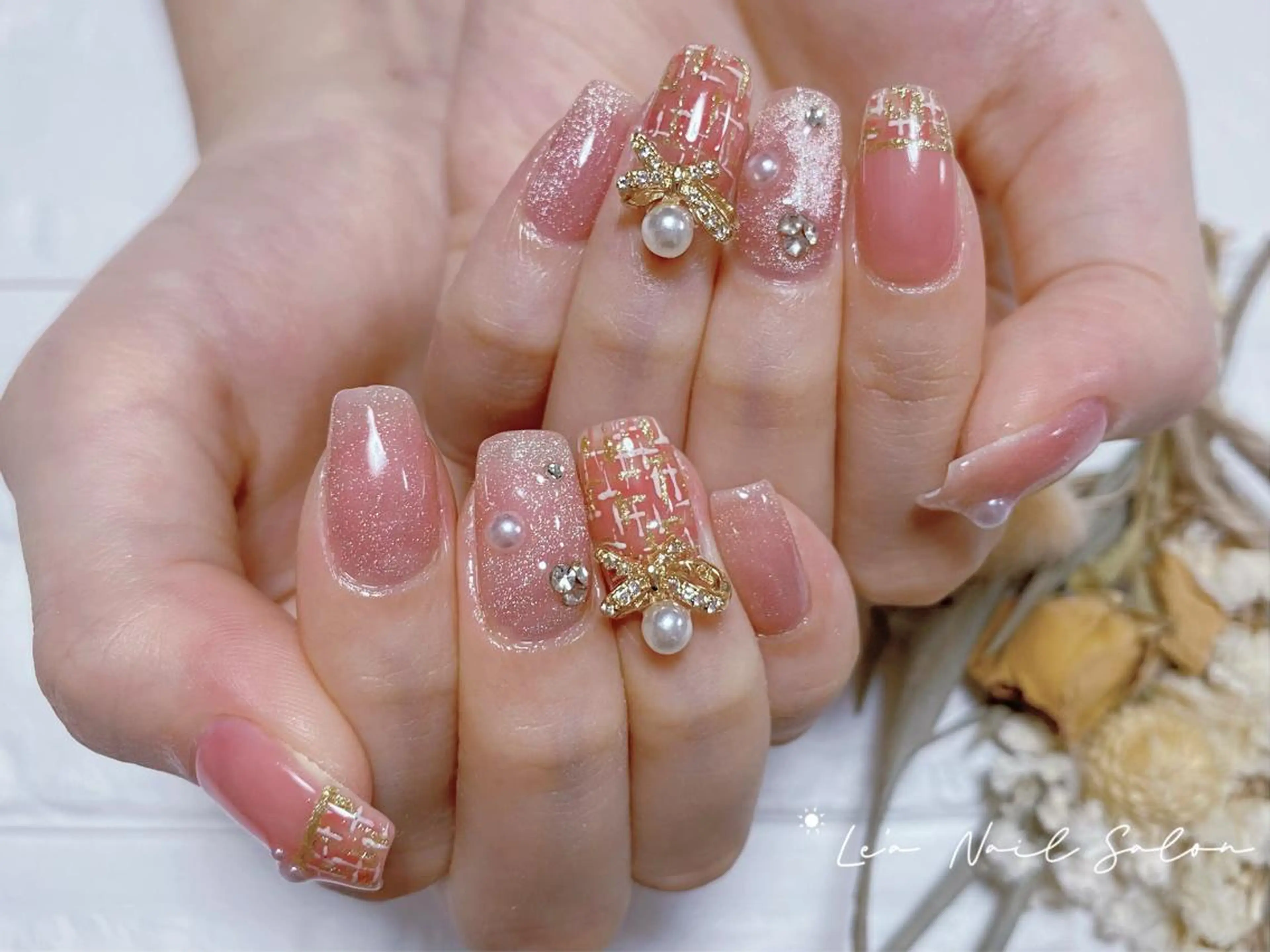 ミディアム カラー ネイル Lea NAILsalon所属・Le’a NailSalonのネイルデザイン
