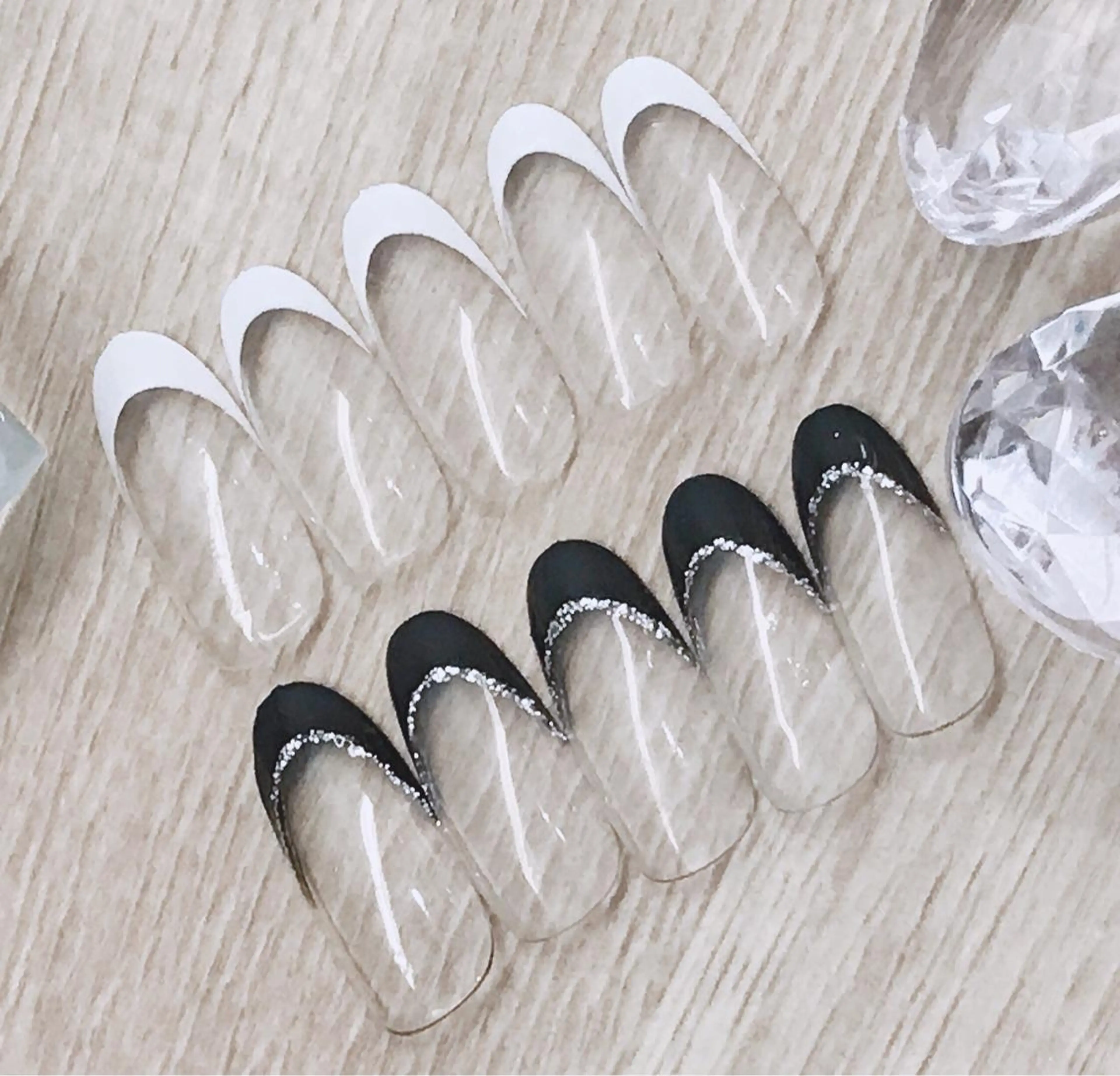 ネイル フレンチネイル ラメ(グリッター) ドーリーラッシュプラス　ヴィオロ店所属・勝木 芽生のネイルデザイン