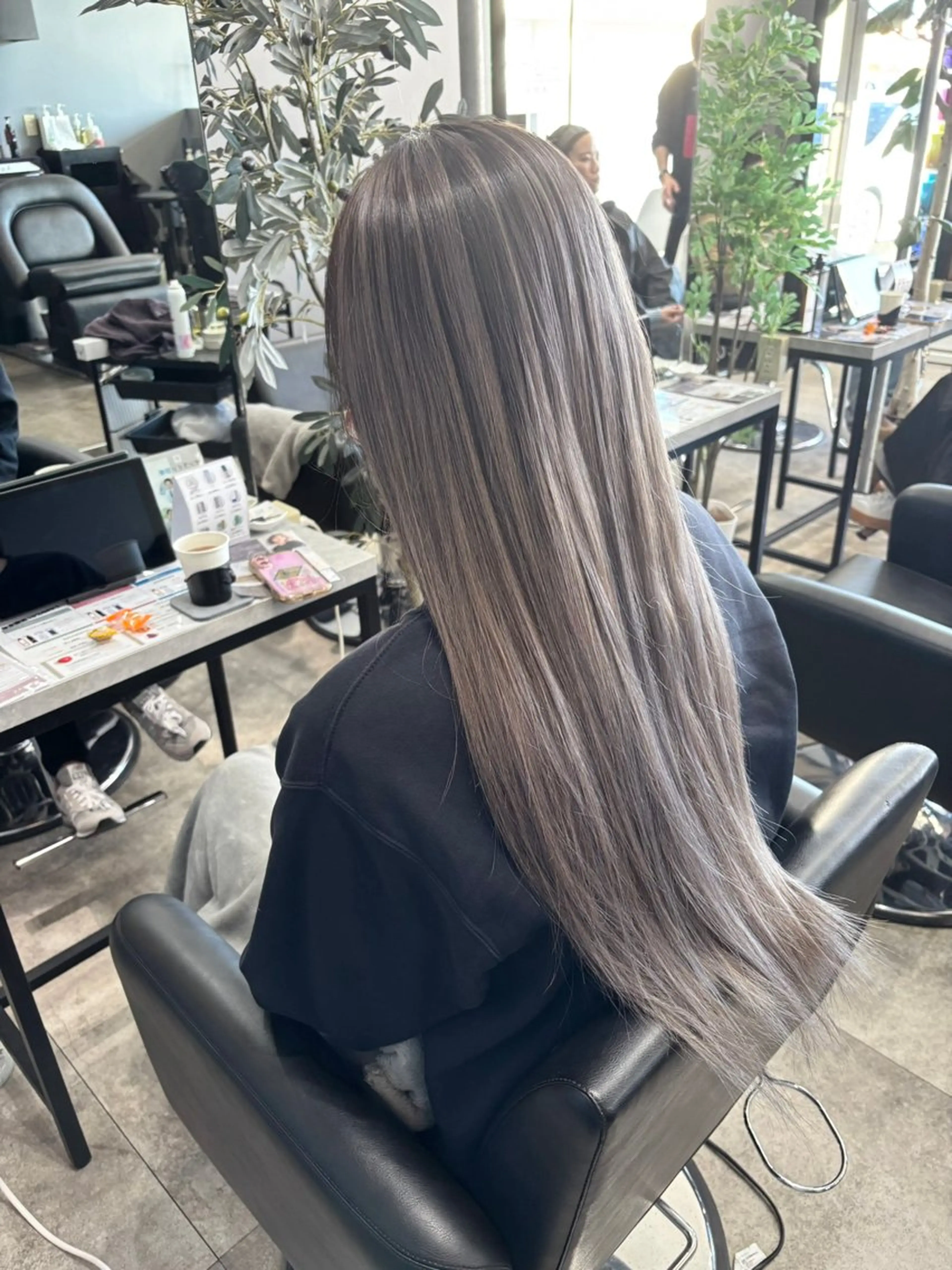 ロング レイヤーカット ヘアカラー ✂︎GLITTER ✂︎東ヶ崎 湧✂︎のヘアスタイル