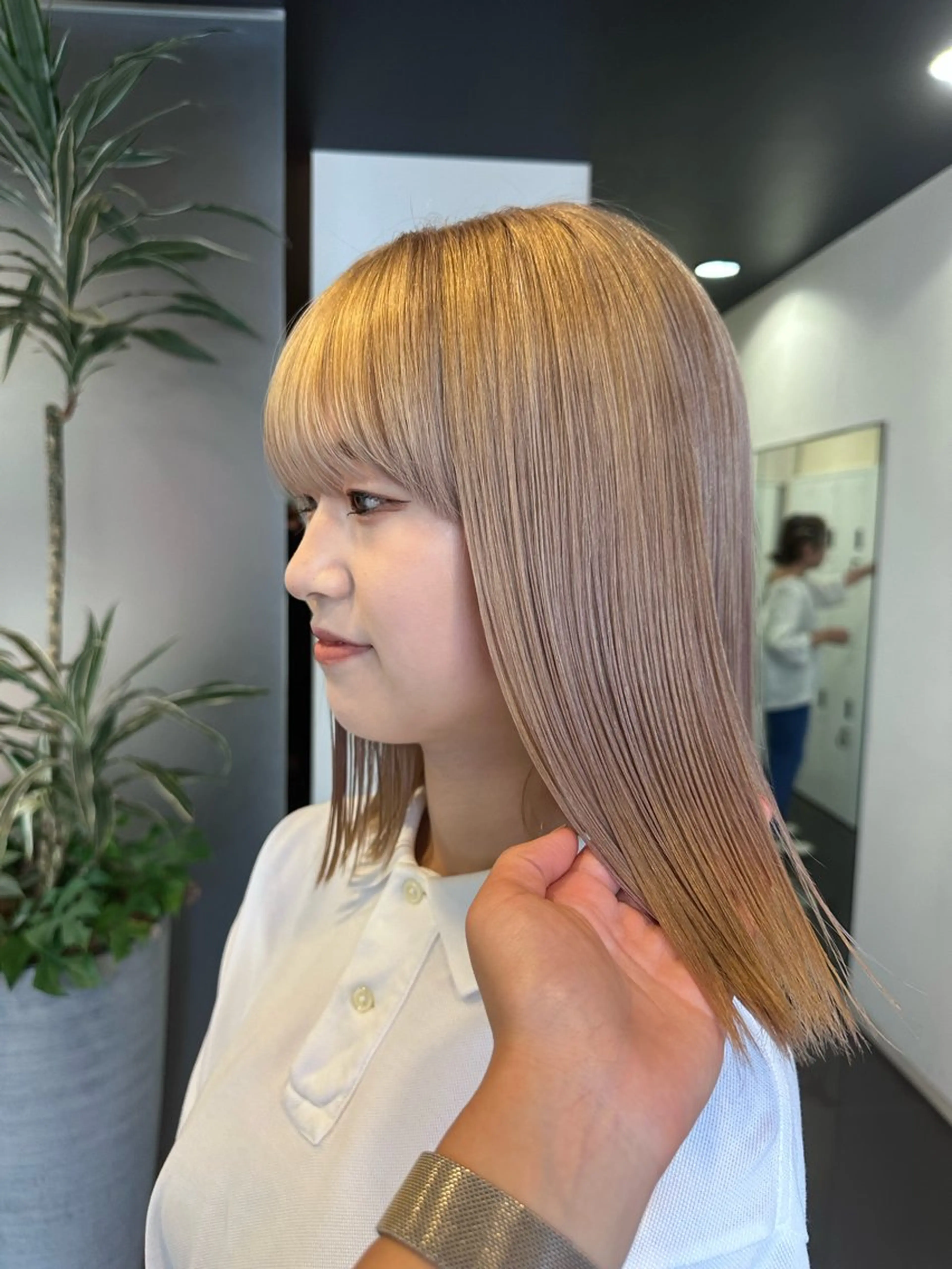 セミロング カラー ブロンド ブリーチカラー/ベー ジュ/Hono🦖のヘアスタイル