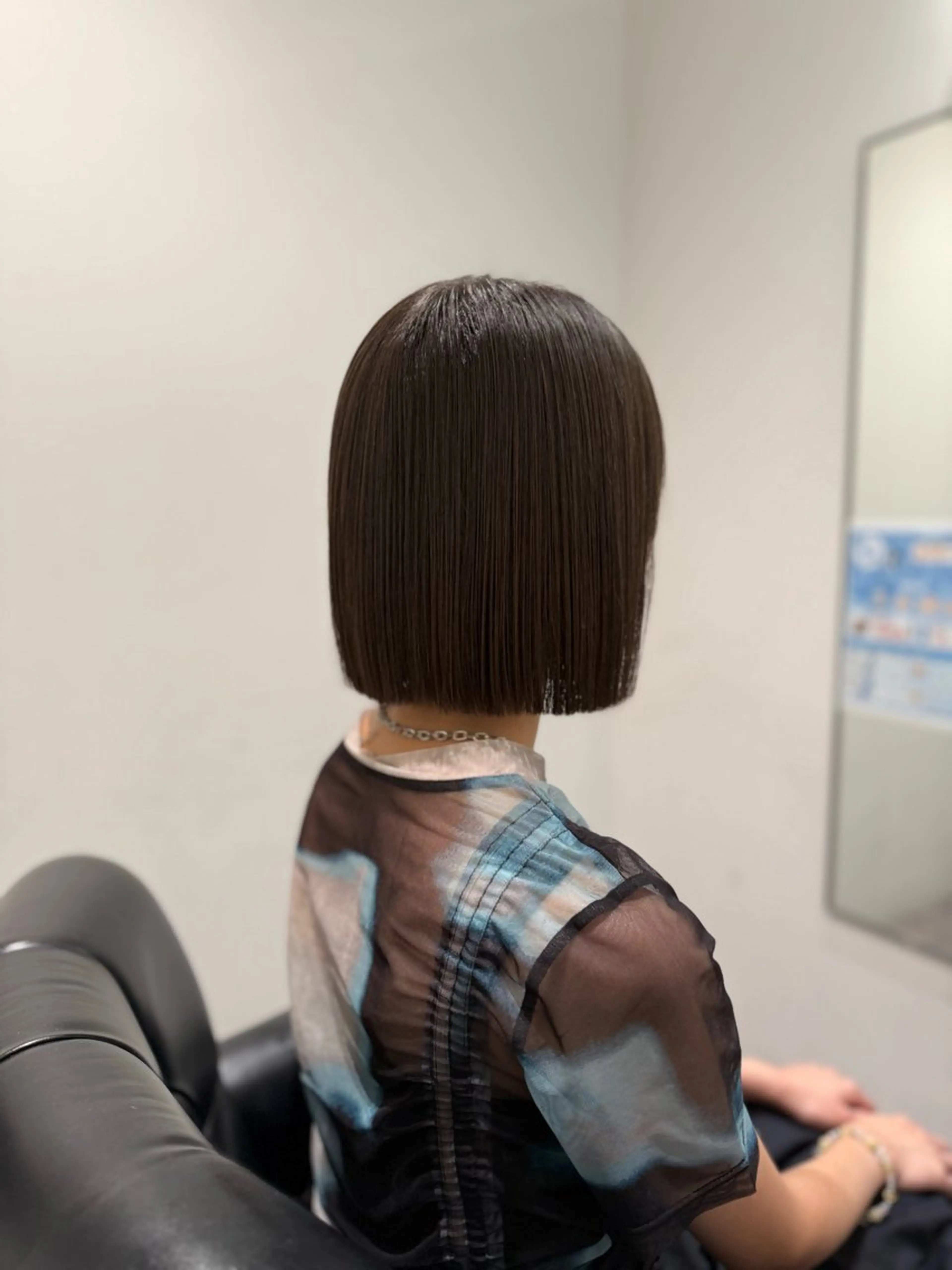 ミディアム ボブ カット 縮毛矯正 Mio｜ぱつっとボブ ｜髪質改善ストレートのヘアスタイル