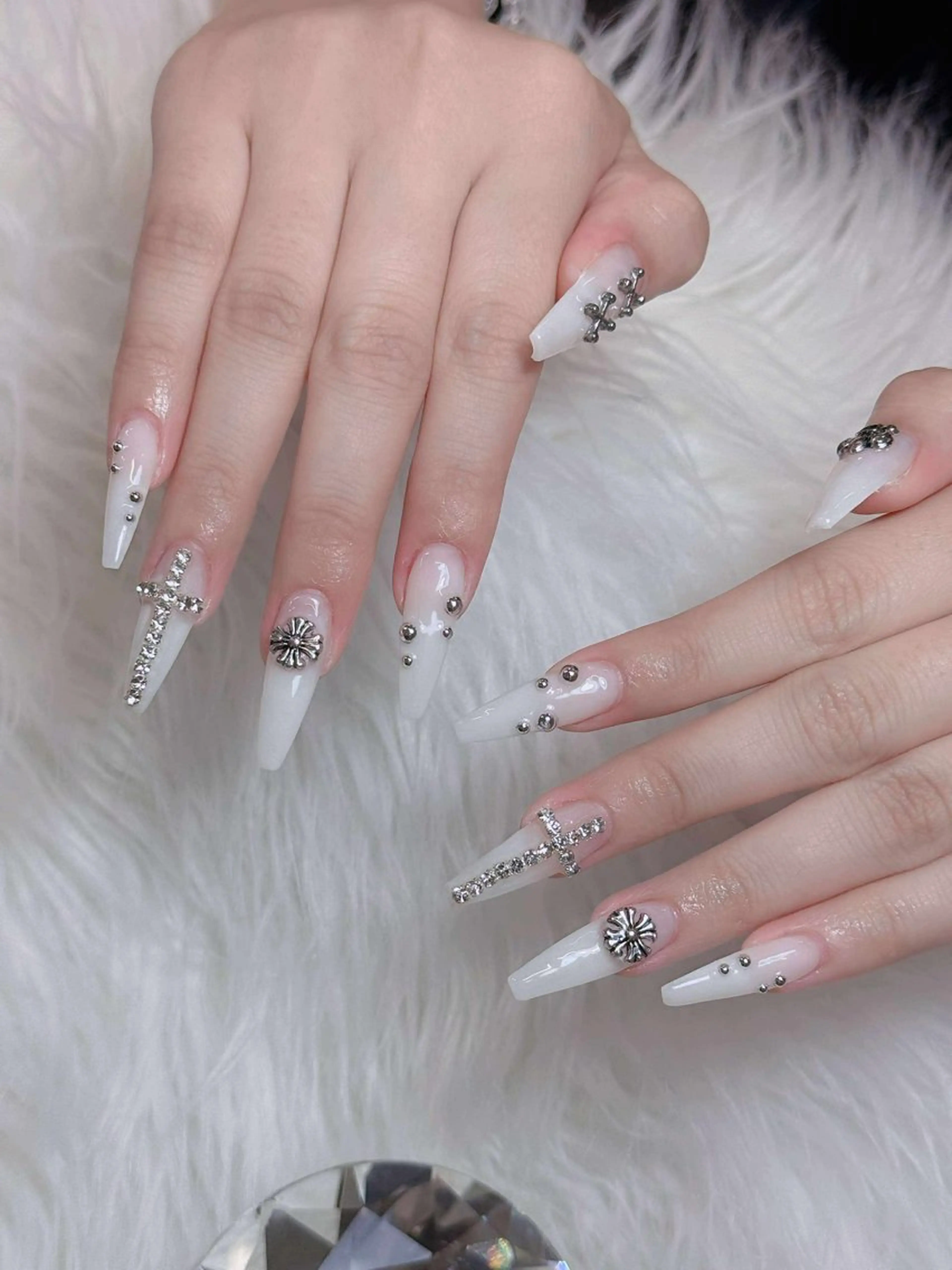 ネイル オーロラネイル チークネイル フットネイル フレンチネイル 韓国ネイル ハンドネイル Lumi Nail 新大久保3‘のネイルデザイン