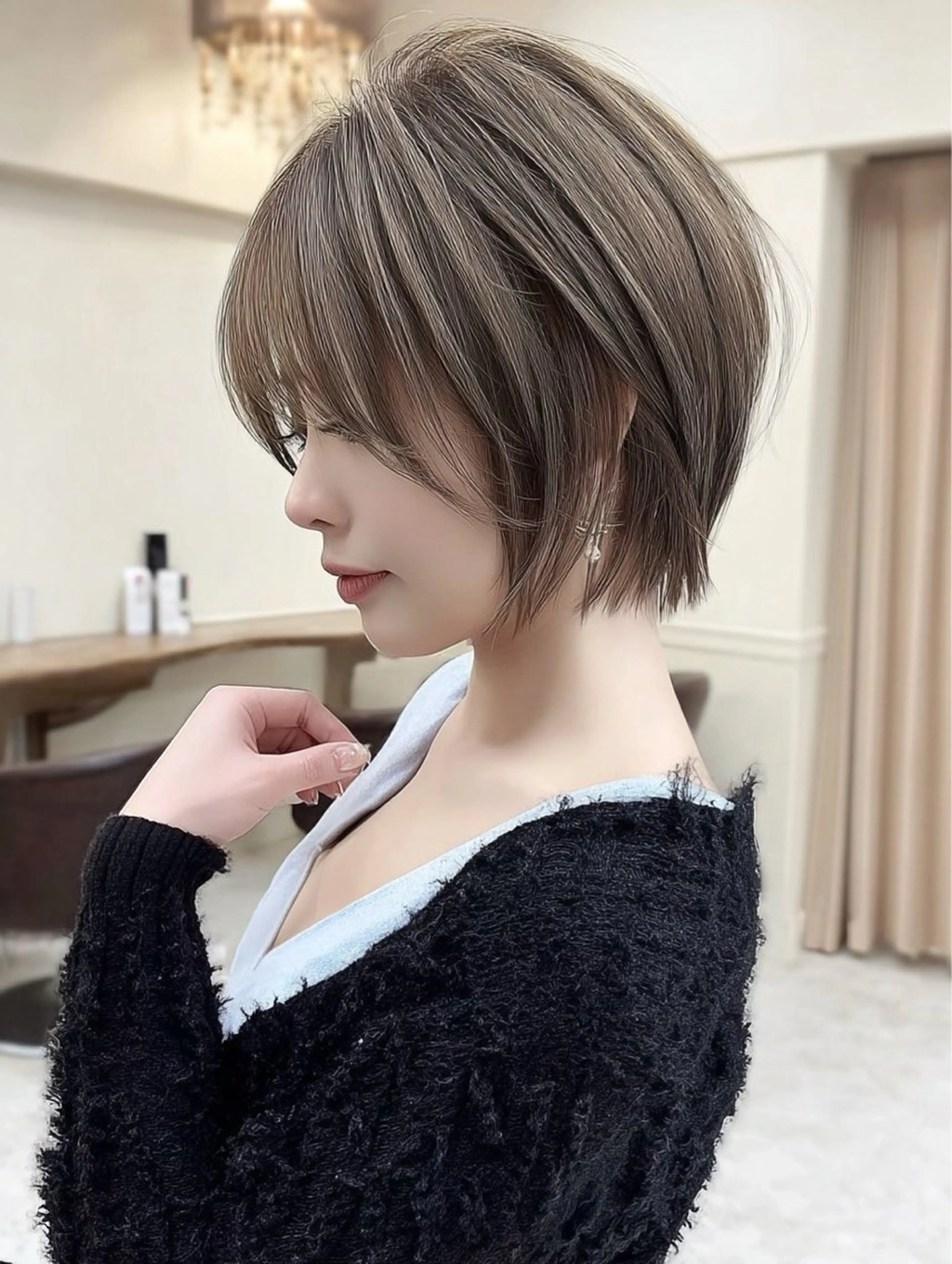 ショート カラー 切りっぱなしボブ ベージュカラー ブリーチ ケアブリーチ ケアカラー ヘアカラー トリートメント 似合わせカットカラー りおなのヘアスタイル