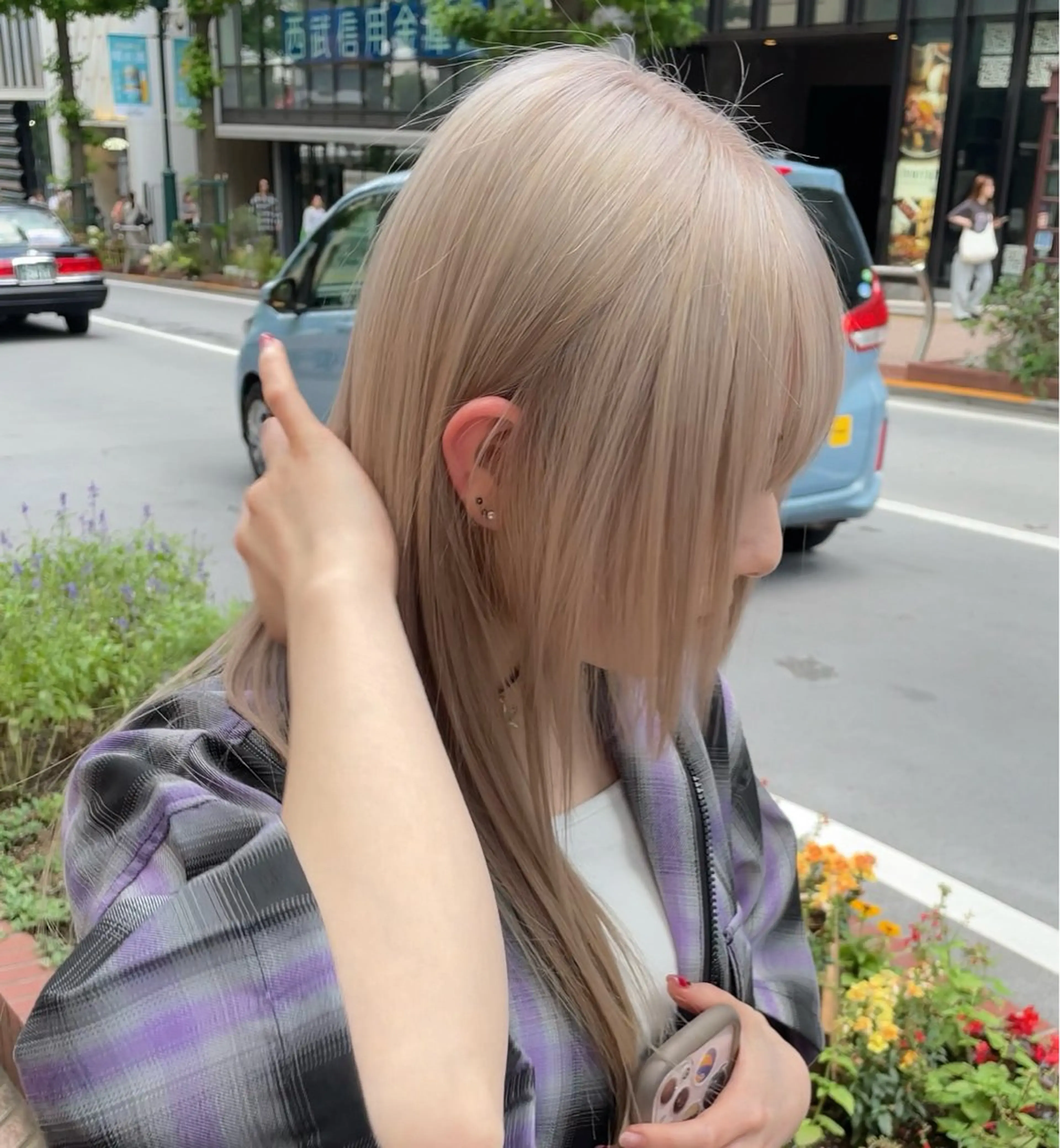 セミロング カラー ベージュカラー 透明感カラー ハイトーンカラー ホワイトベージュ JEWIL SHIBUYAのヘアスタイル