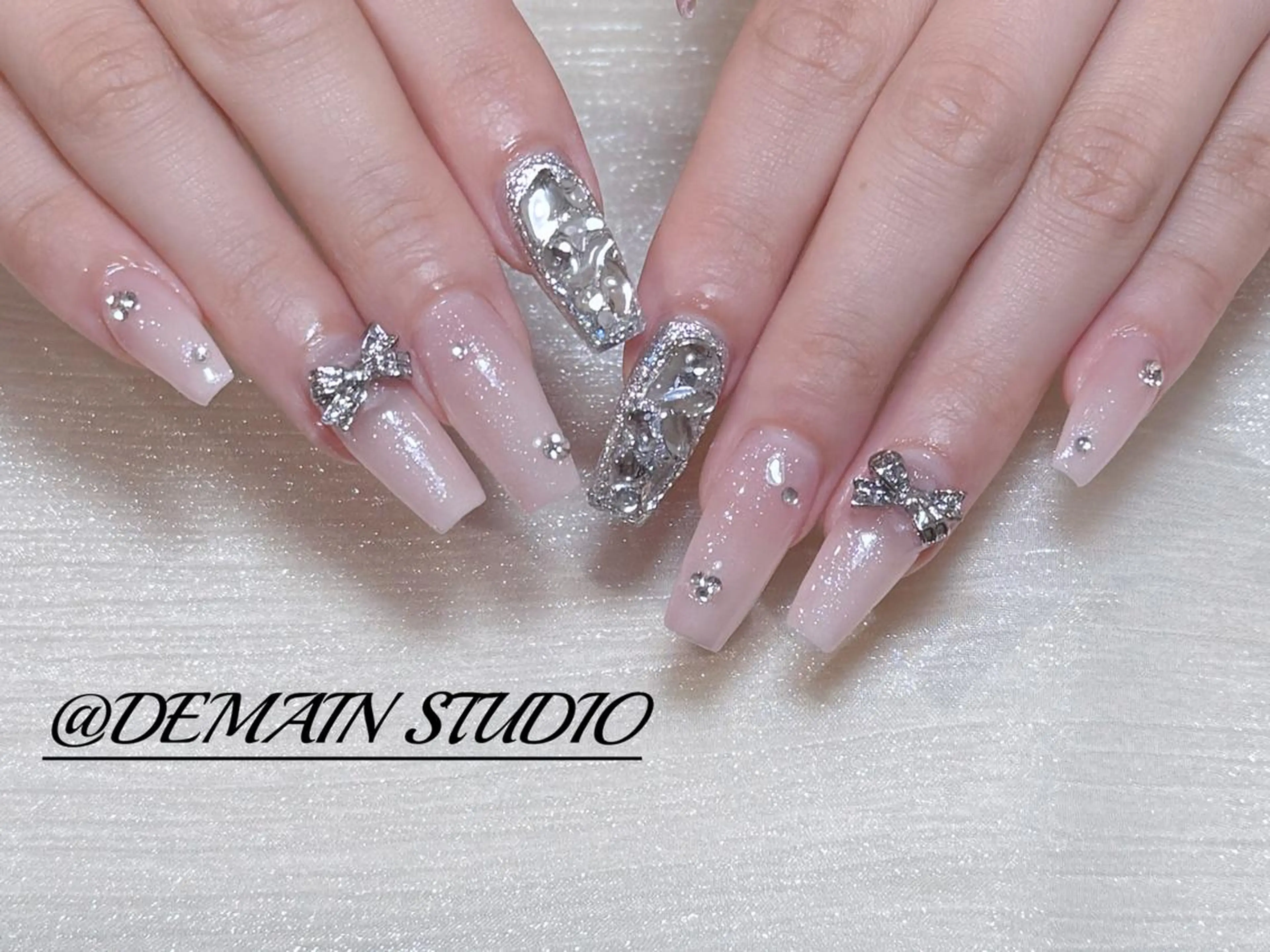 ネイル アートネイル オーロラネイル ガーリー キラキラネイル 韓国ネイル DEMAIN- ⭐️のネイルデザイン