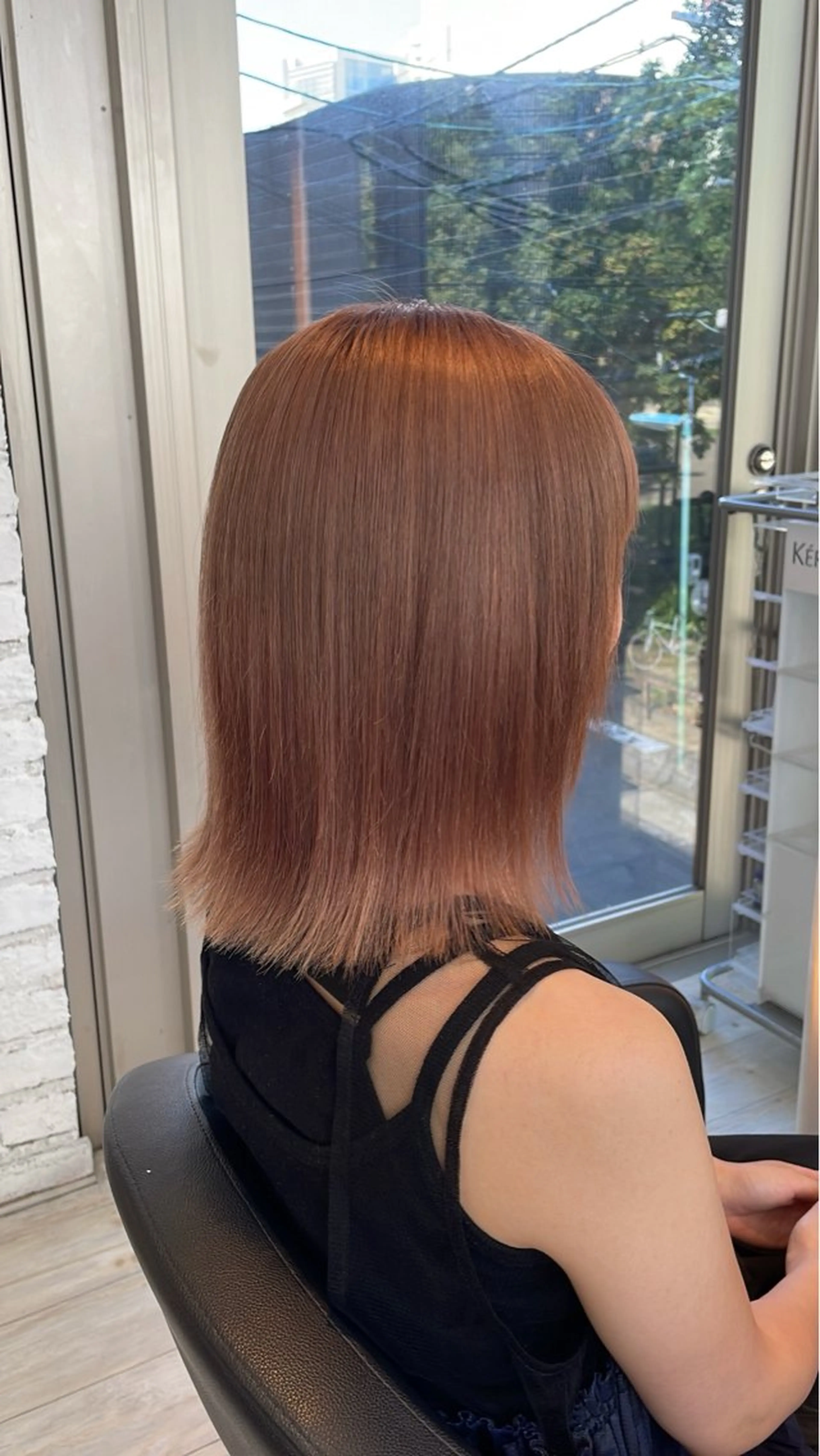 ミディアム カラー ベージュカラー ミルクティーベージュ ピンクカラー ブリーチ/髪質改善/ ハイトーン/暖色のヘアスタイル