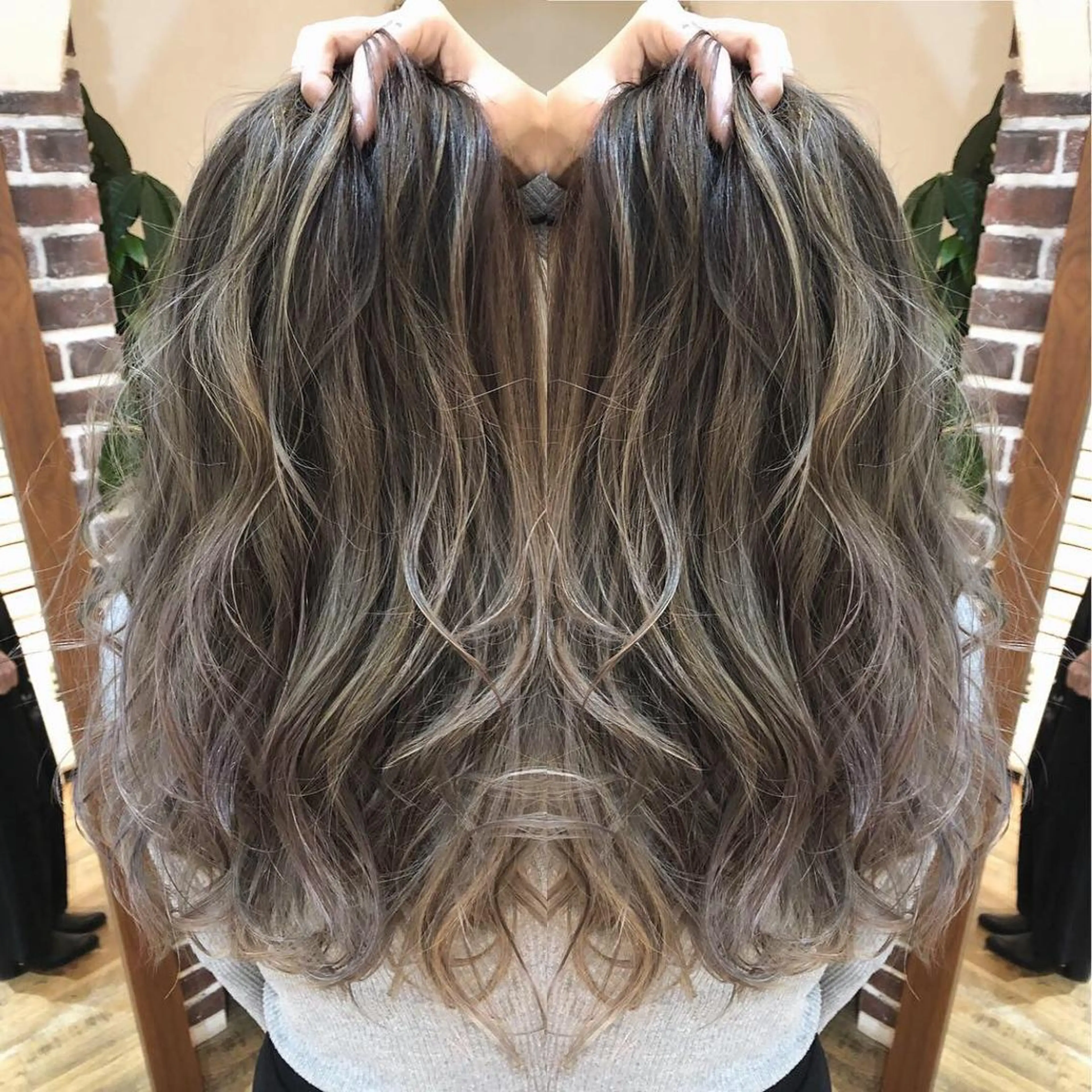 ロング カラー ダブルカラー ハイライトカラー ハイライト ロング 木下大地 HAIR  Oneのヘアスタイル