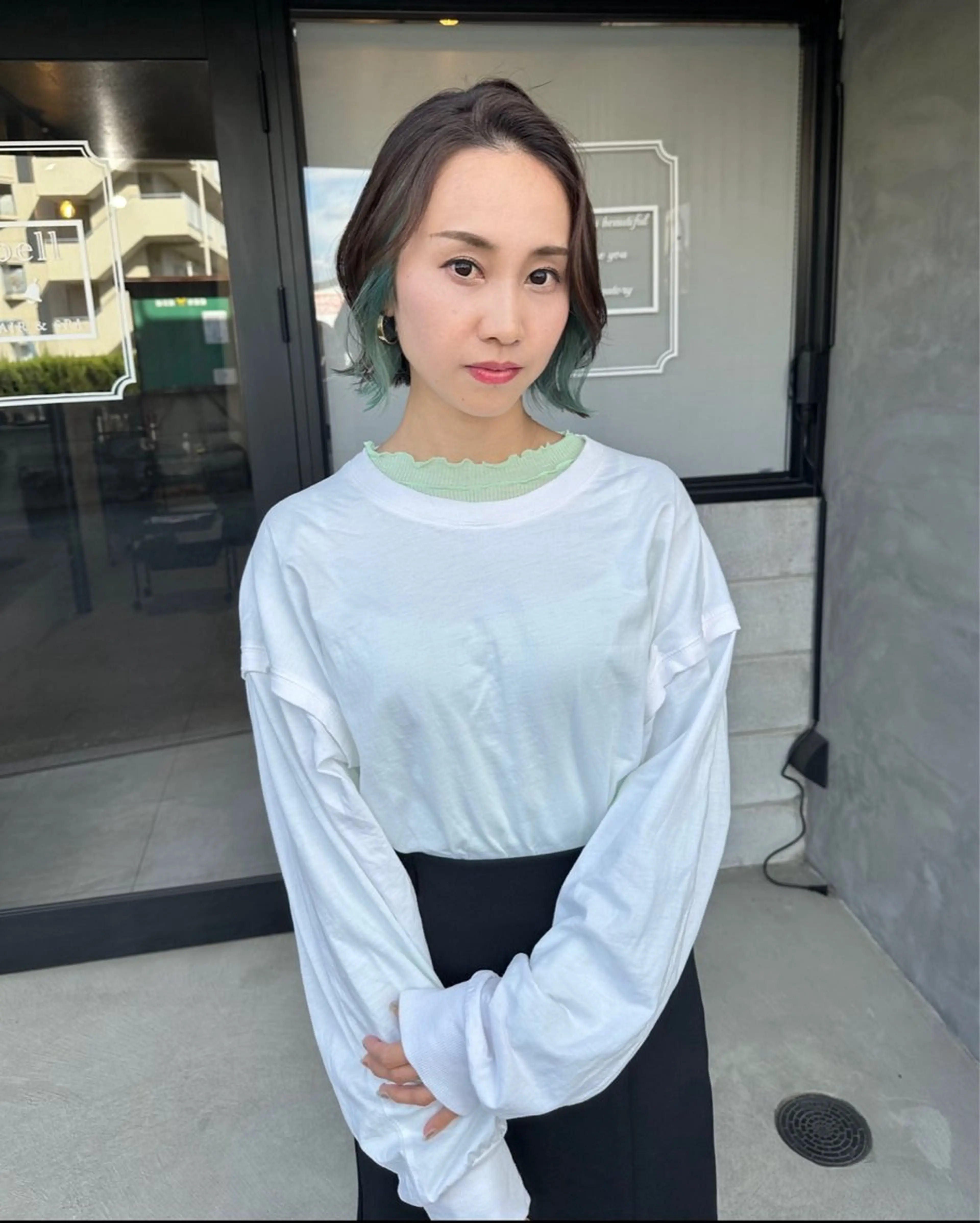 ミディアム カラー インナーカラー ミント 森本 笑のヘアスタイル