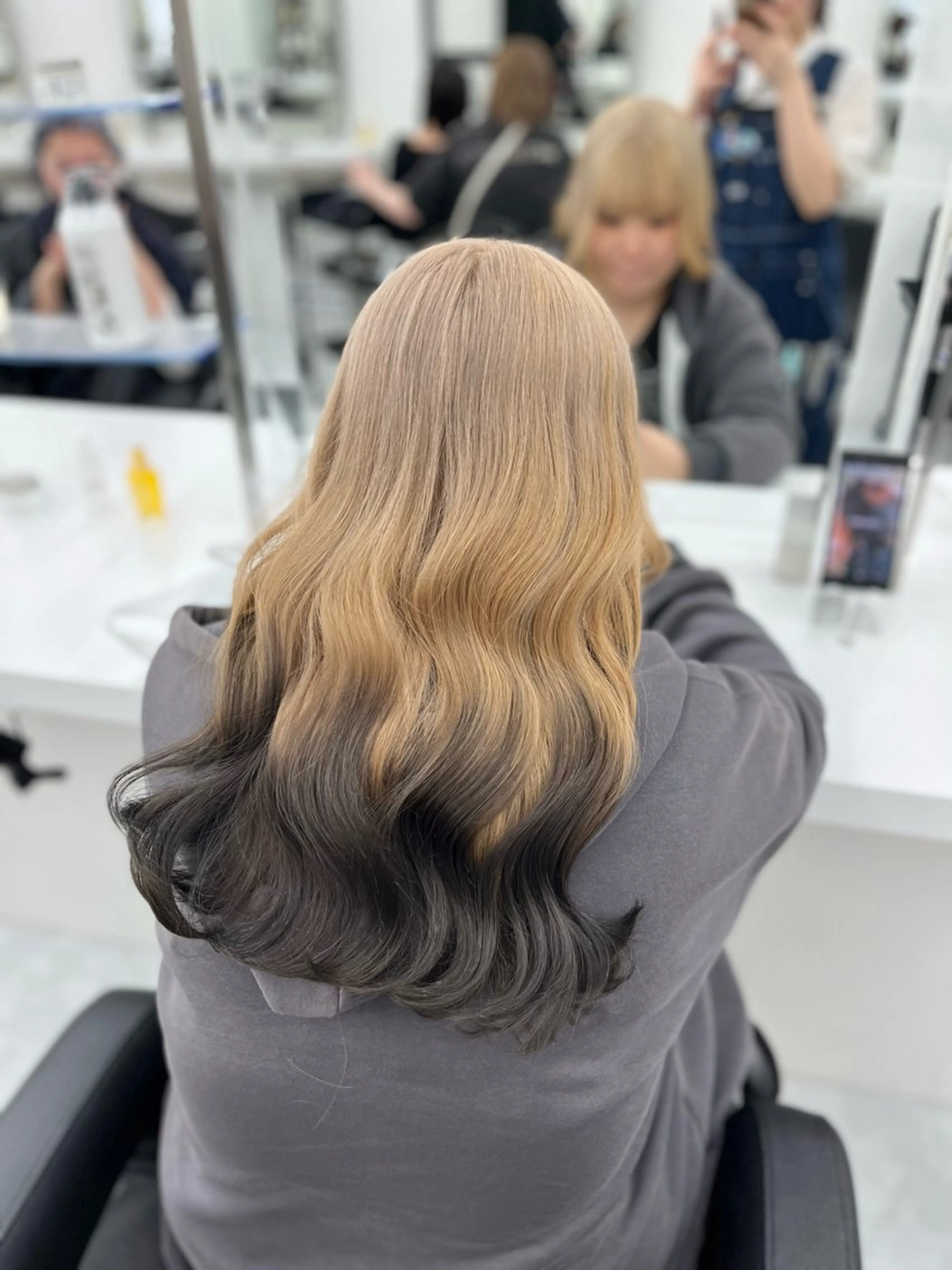 ロング カラー ヘアアレンジ 艶髪ハイトーン🫧 Kurehaのヘアスタイル