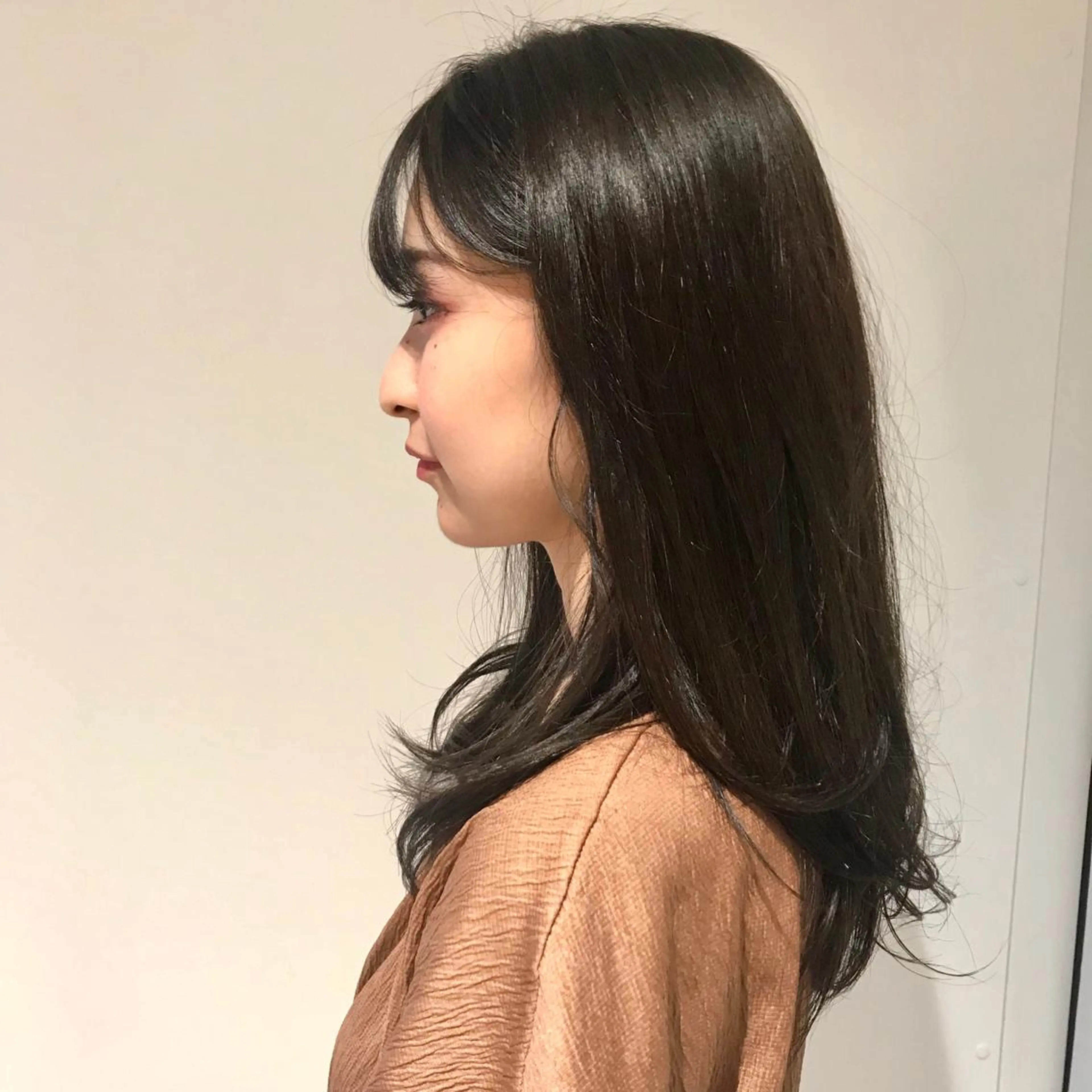 セミロング カラー 神奈川大学最寄り白楽 三本松巧のヘアスタイル