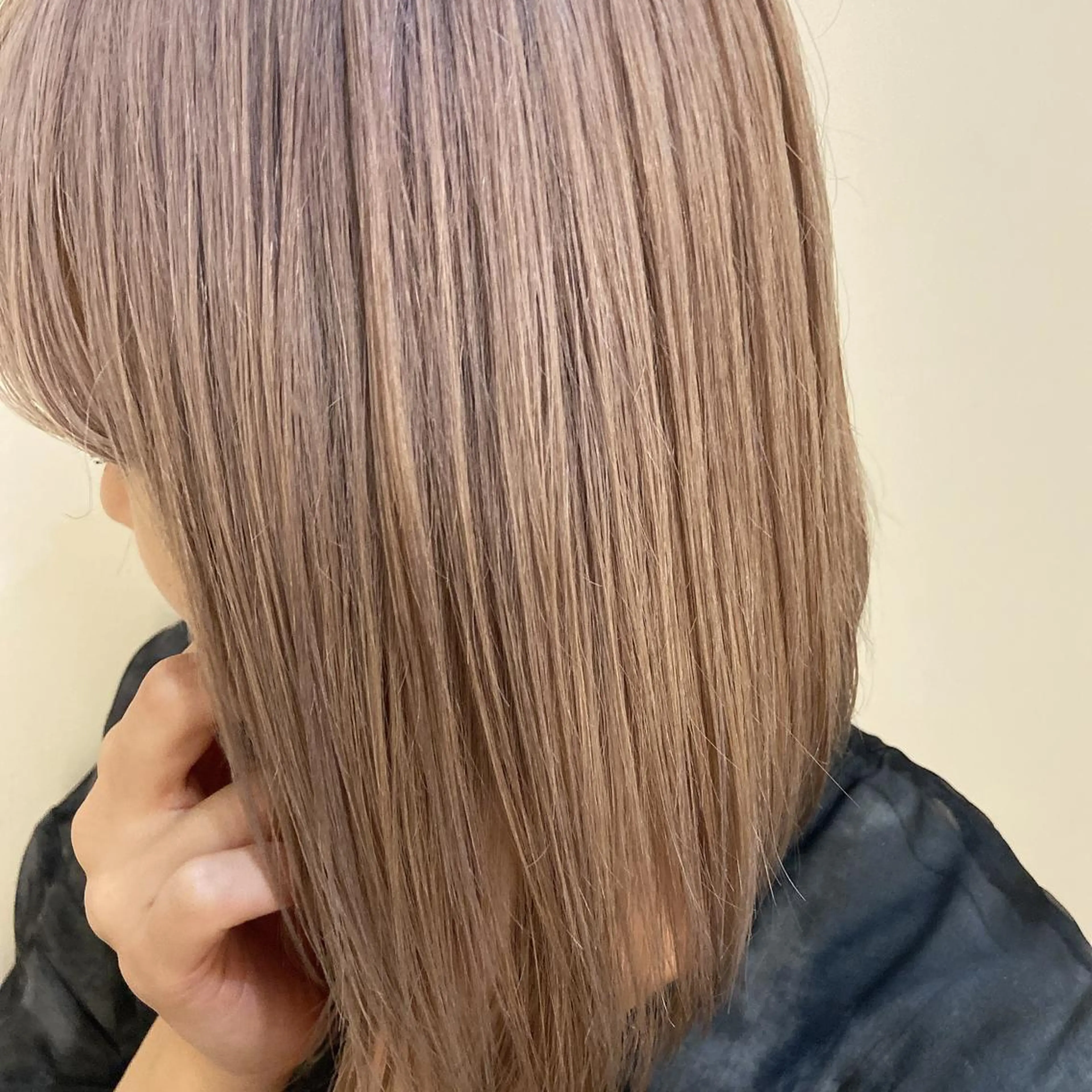 カラー ベージュカラー ハイトーンカラー ハイトーンベージュ SALT WATER  恵比寿所属・SALTWATER AYARIのヘアスタイル