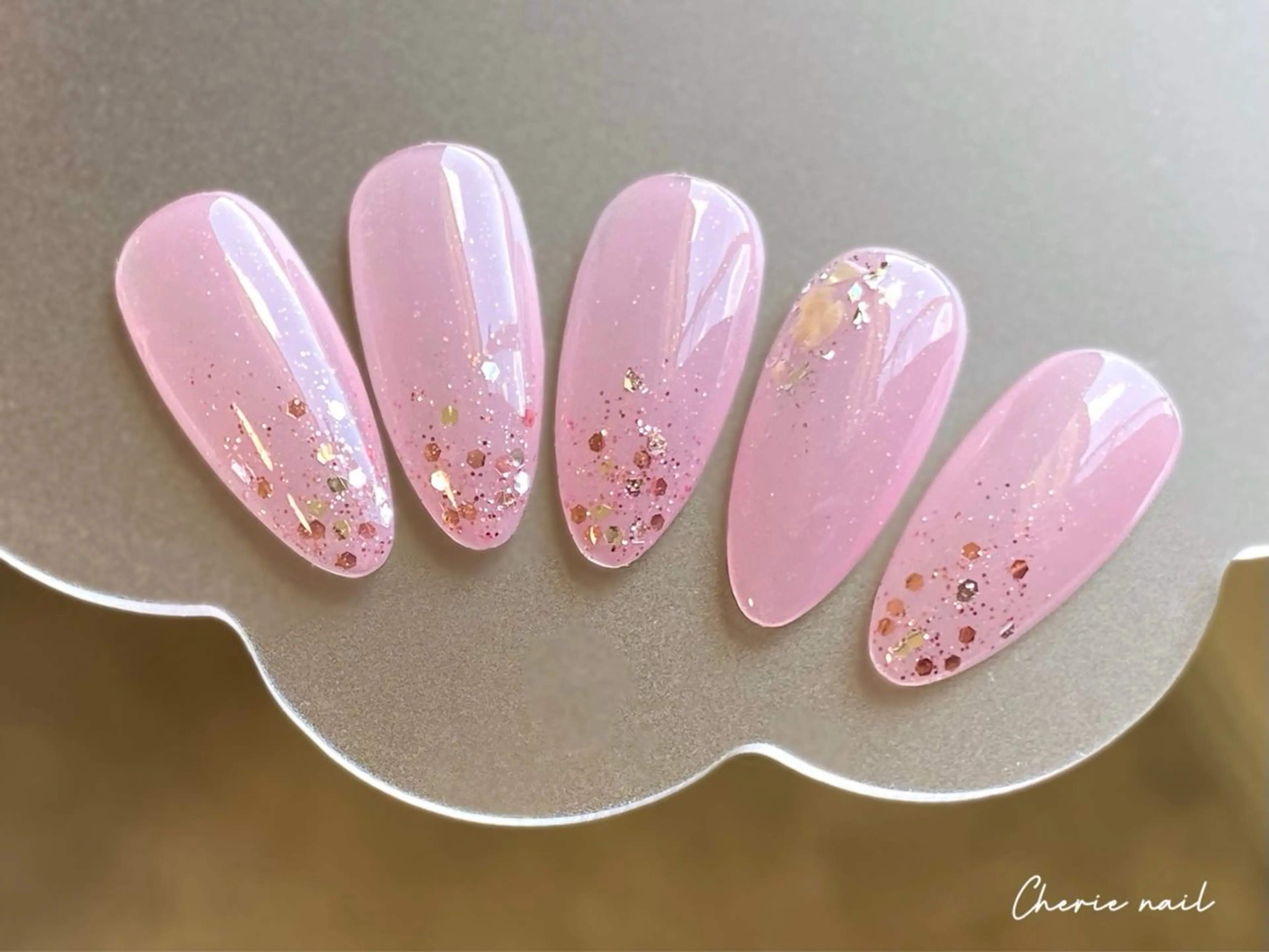 ネイル ジェルネイル ラメ(グリッター) オフィスネイル ピンク シンプルネイル Cherienail yunaのネイルデザイン